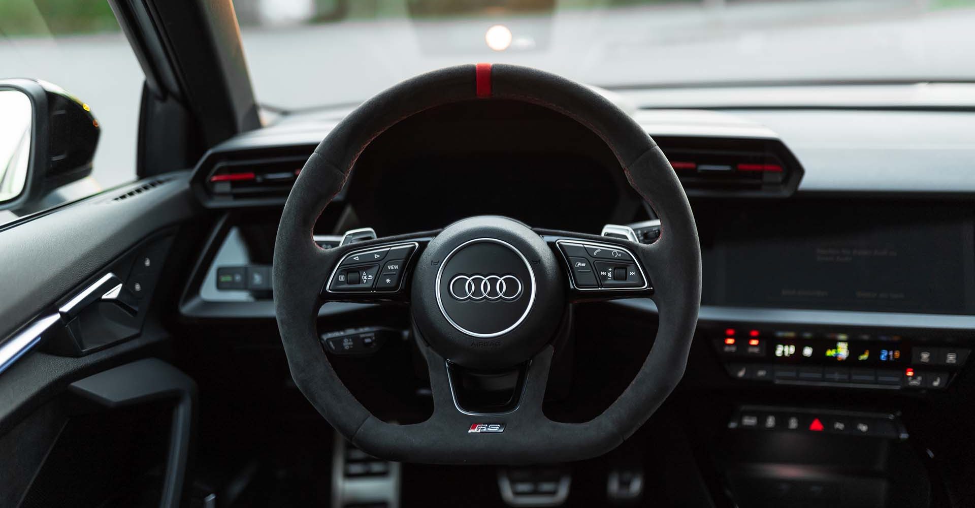 mydays Erlebnisgutschein Audi RS3 Limousine mieten Bielefeld (Wochenendmiete), 400 PS erleben: Euer Wochenende im Audi RS3