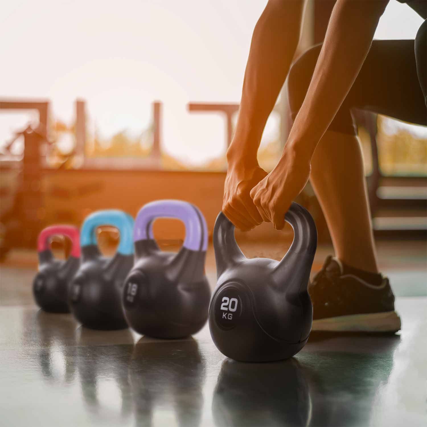 Body & Mind Kettlebell Body & Mind Kettlebell 2–20 kg – Profi Kettlebell mit Kunststoffmantel, (Profi Schwunghantel), Kraftraining Workout Gewicht (14 kg)