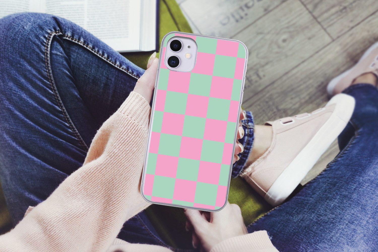 MuchoWow Handyhülle für Apple iPhone 11 Schachbrettmuster - Grün - Rosa - Würfel, Smartphone-Bumper, Print, Handy Schutzhülle Dünn