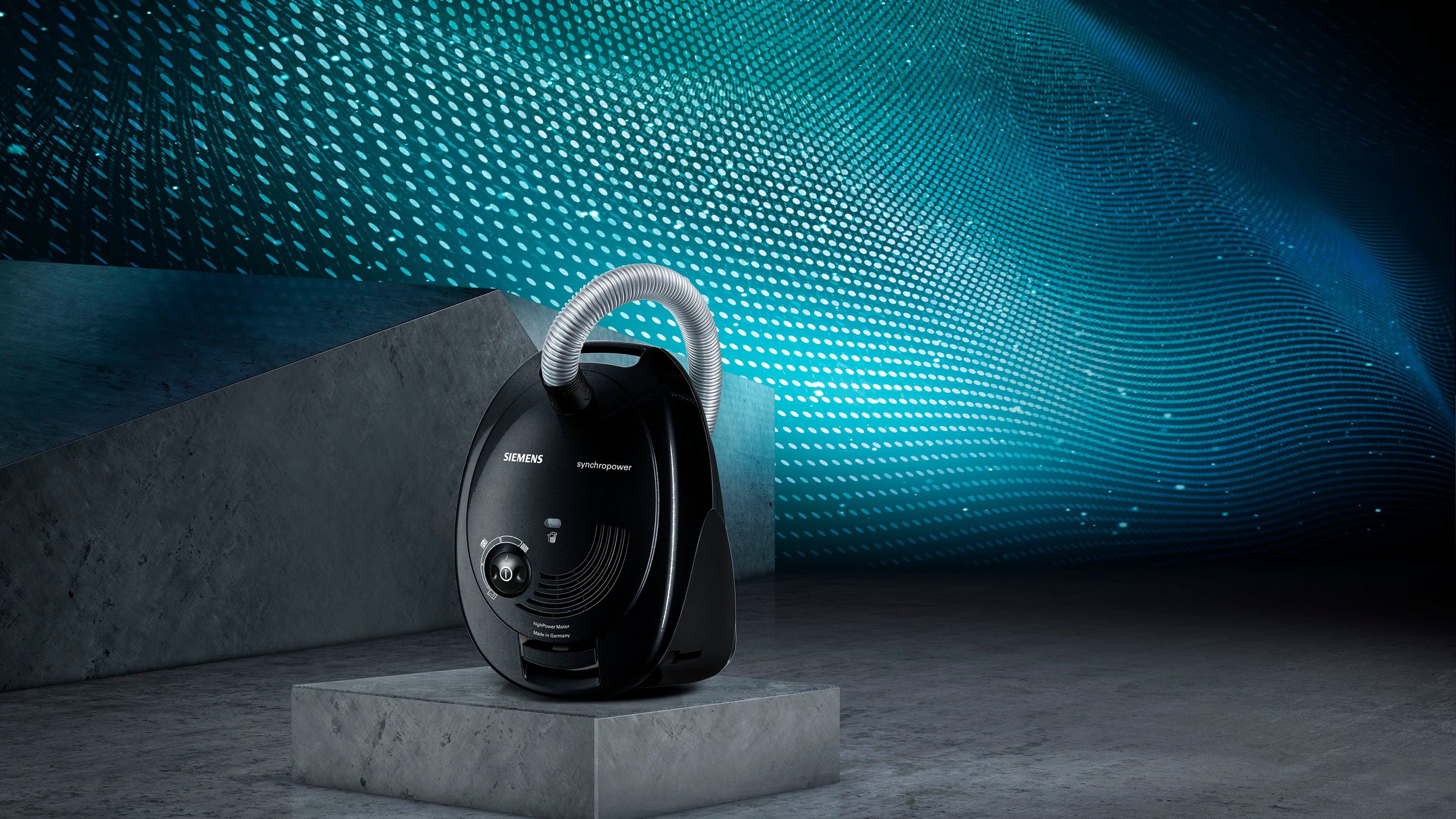 SIEMENS Bodenstaubsauger synchropower VS06A212, Made in Germany, Hygiene-Filter, kompakt, 600 W, mit Beutel, hohe Saugkraft, spezielle Hartbodendüse, integriertes Zubehör, schwarz