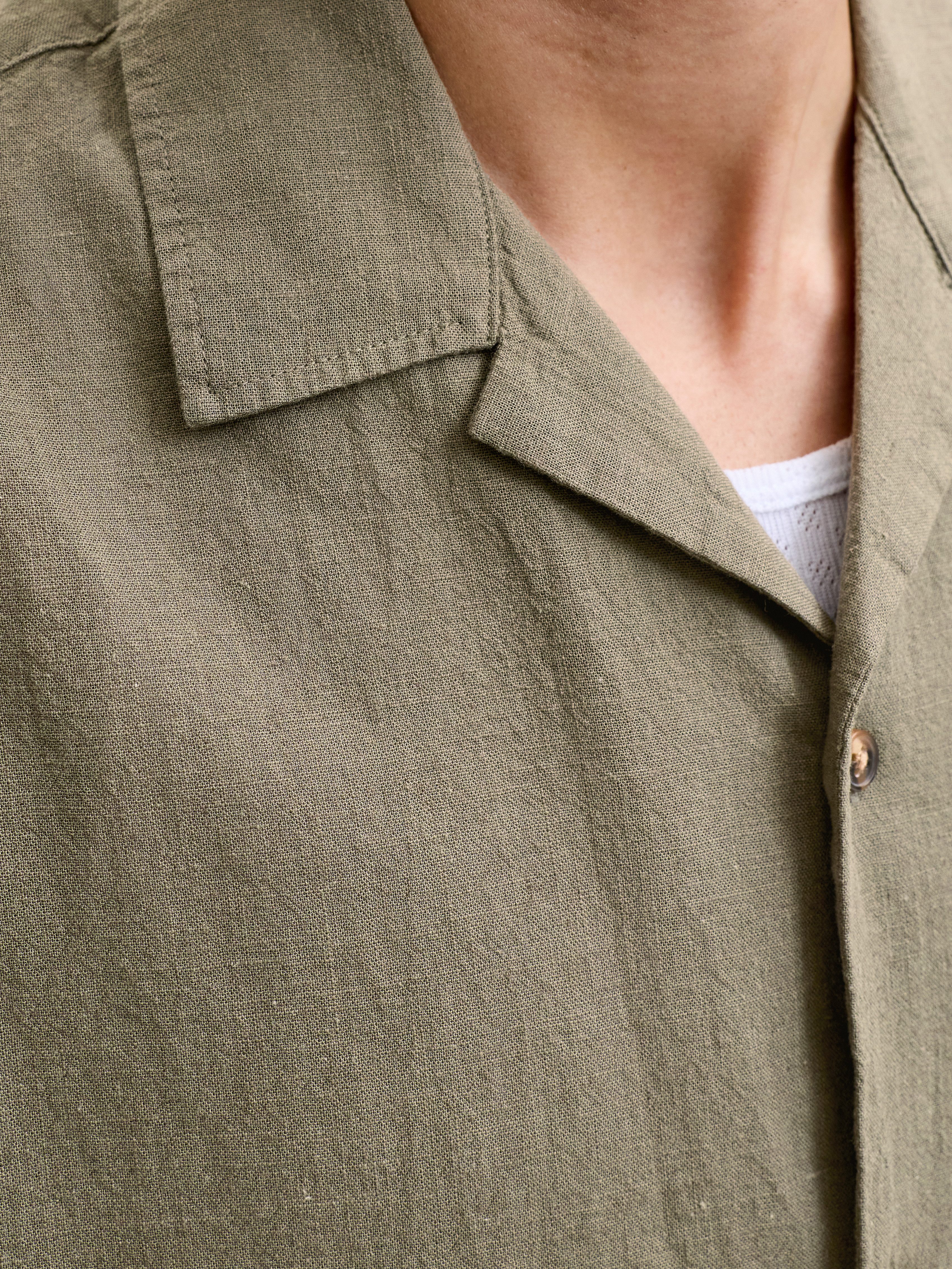 Jack & Jones Kurzarmhemd JJESUMMER LINEN BLEND RESORT SHIRT SS SN Baumwollmischung, relaxed fit – Bild 5 von 5
