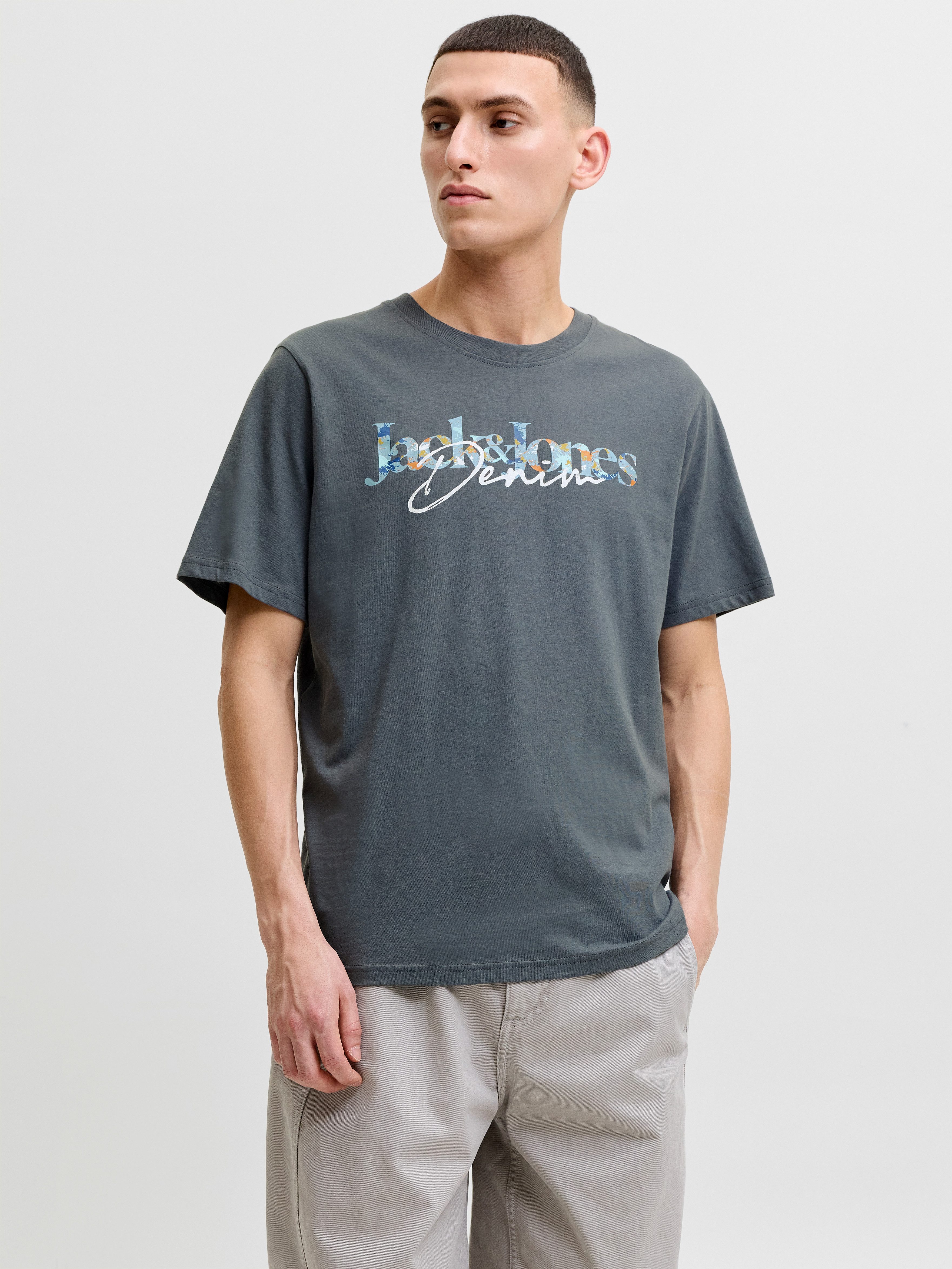 Jack & Jones Rundhalsshirt JJTOM TEE SS CREW NECK SN Baumwolle, regular fit