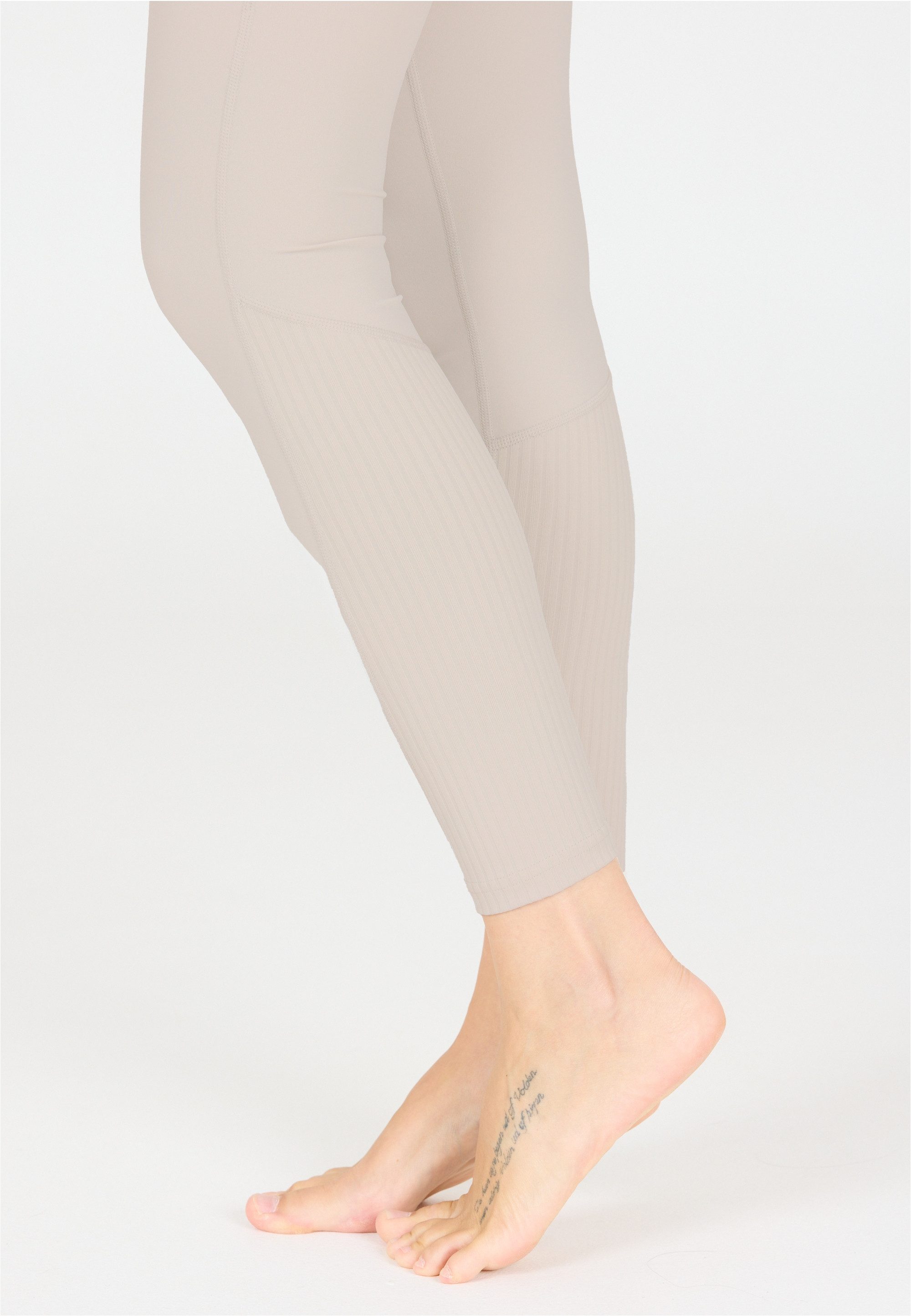 ATHLECIA Trainingstights Aliya im stretchy Design mit flachen Nähten