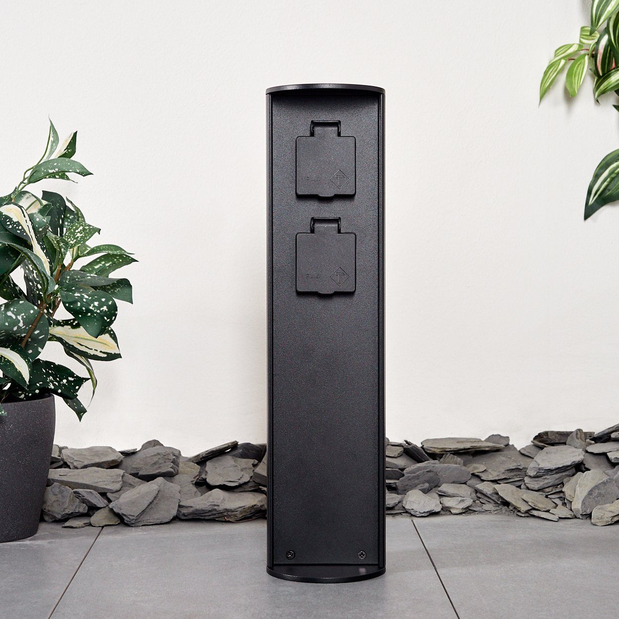 Stewart Steckdosensäule Aus Metall – Schwarz, IP44, 16A/250V, Mit Klappdeckel Für Den Garten