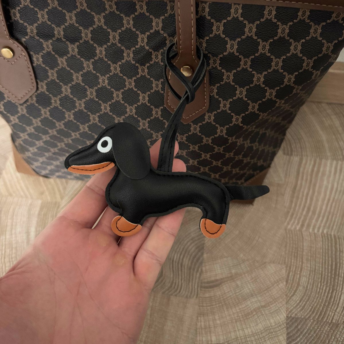 PlugUp Taschenanhänger Dackel Anhänger Dackel-Design Taschenanhänger (1-teilig) Hochwertiger Dackelanhänger für Handtaschen & Schlüsselbunde – Bild 2 von 3