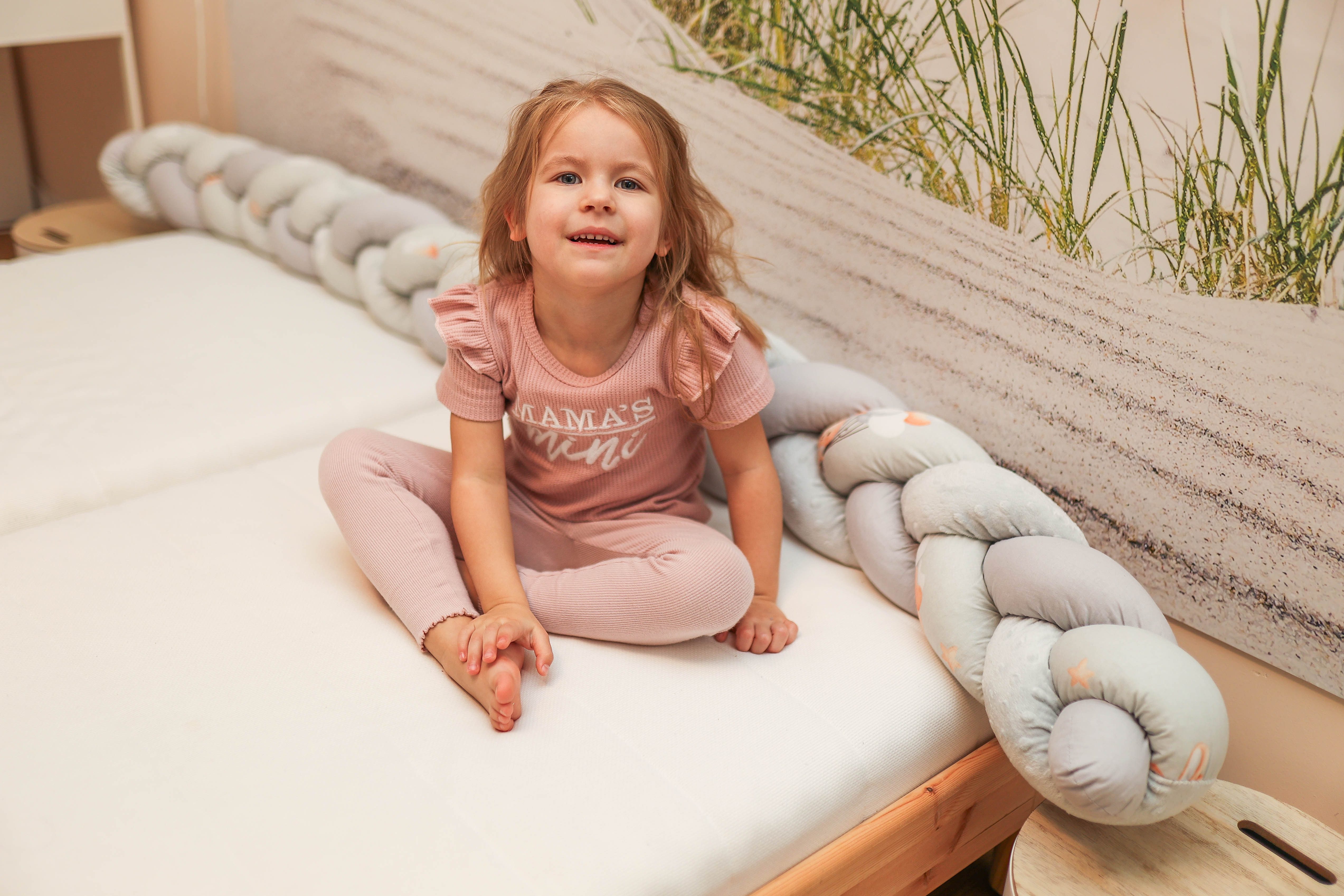 Totsy Baby Bettnestchen Bettschlange Bettumrandung für Babybett und Kissen Deko Kuschelkissen