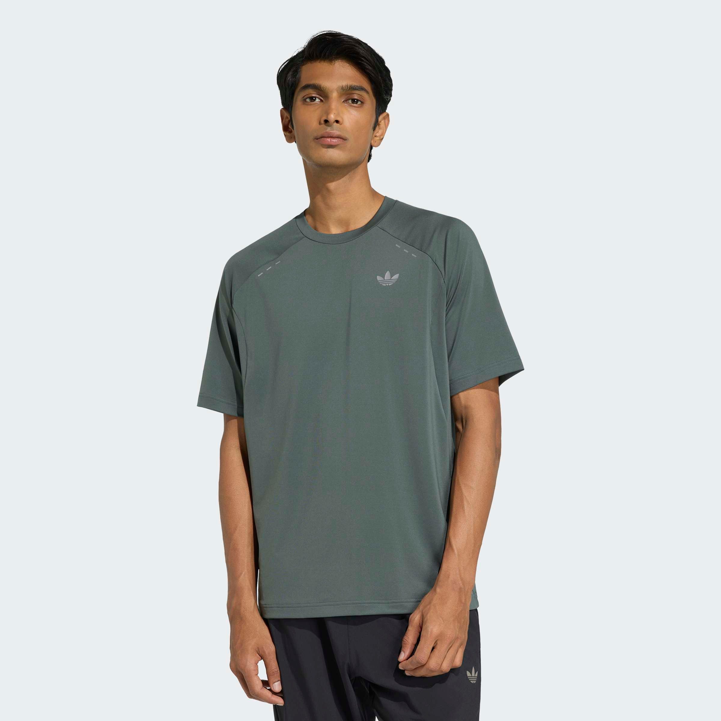 adidas Originals T-Shirt TECH ESS POLY T sportlicher Stil, ohne Verschluss, aus Polyester