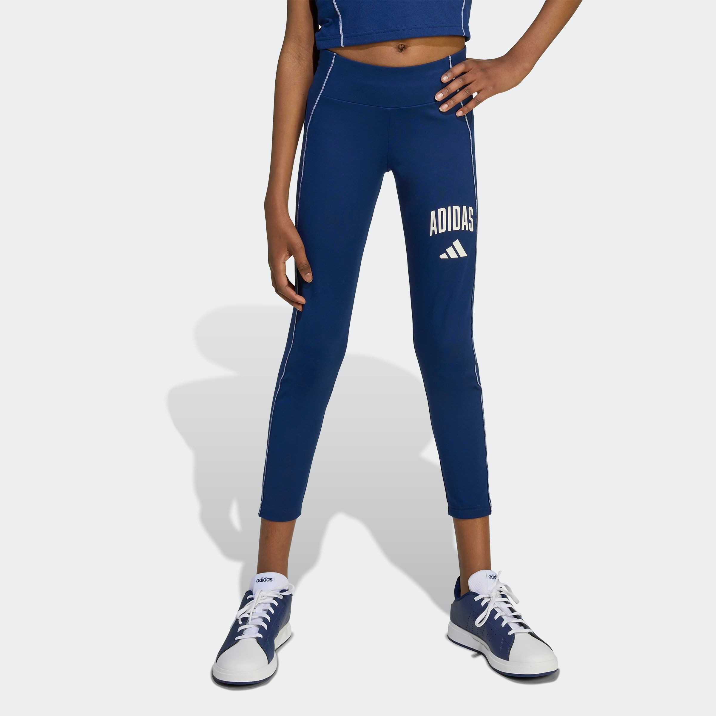 adidas Sportswear Trainingstights TRAIN ESSENTIALS COLLEGIATE PRINT KIDS LEGGINGS für Kinder, eng anliegender Schnitt, mit CLIMACOOL Technologie