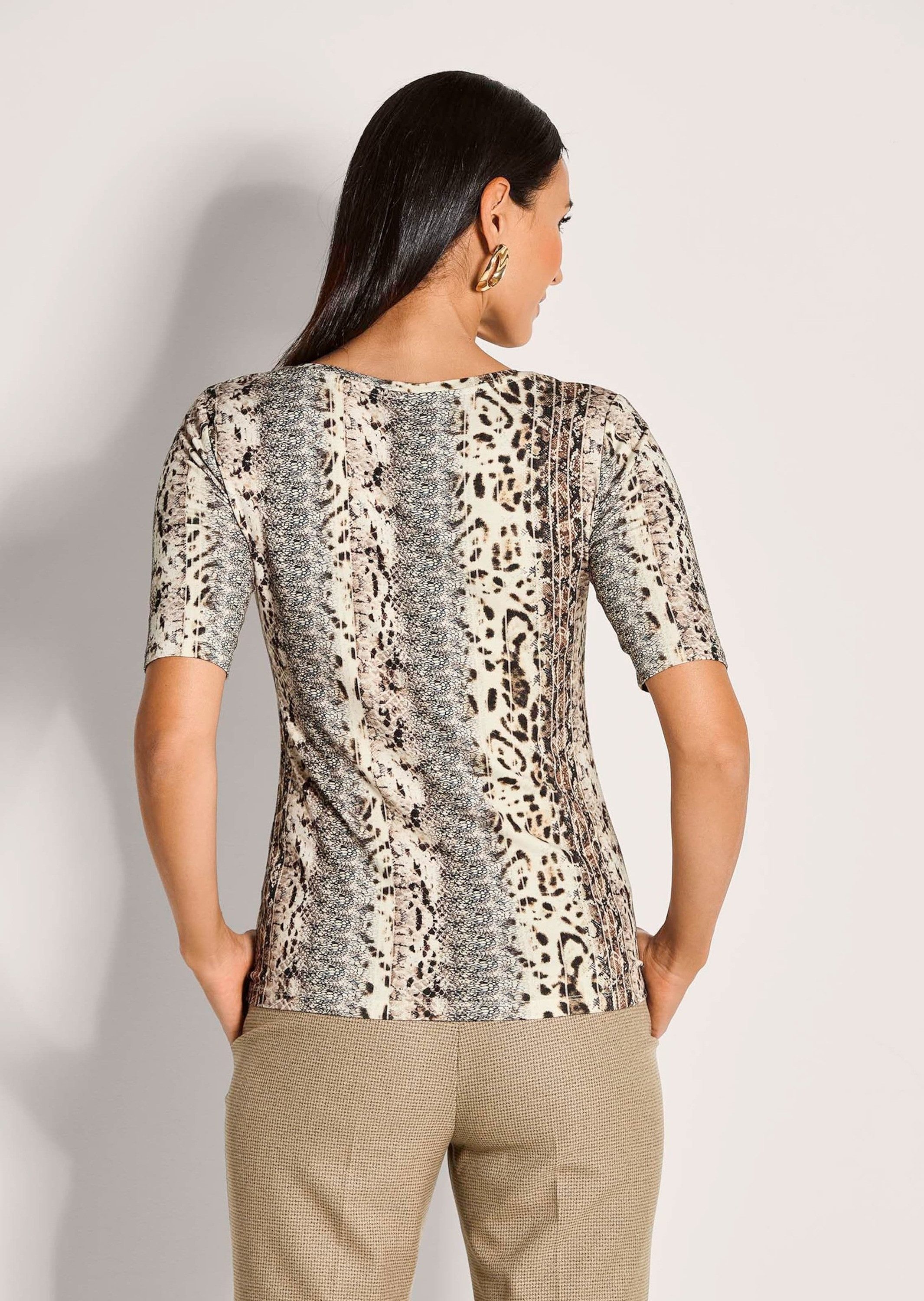 MADELEINE Kurzarmshirt Elegantes Oberteil im Animal-Design Shirt in Naturtönen mit Rundhals und kurzen Ärmeln