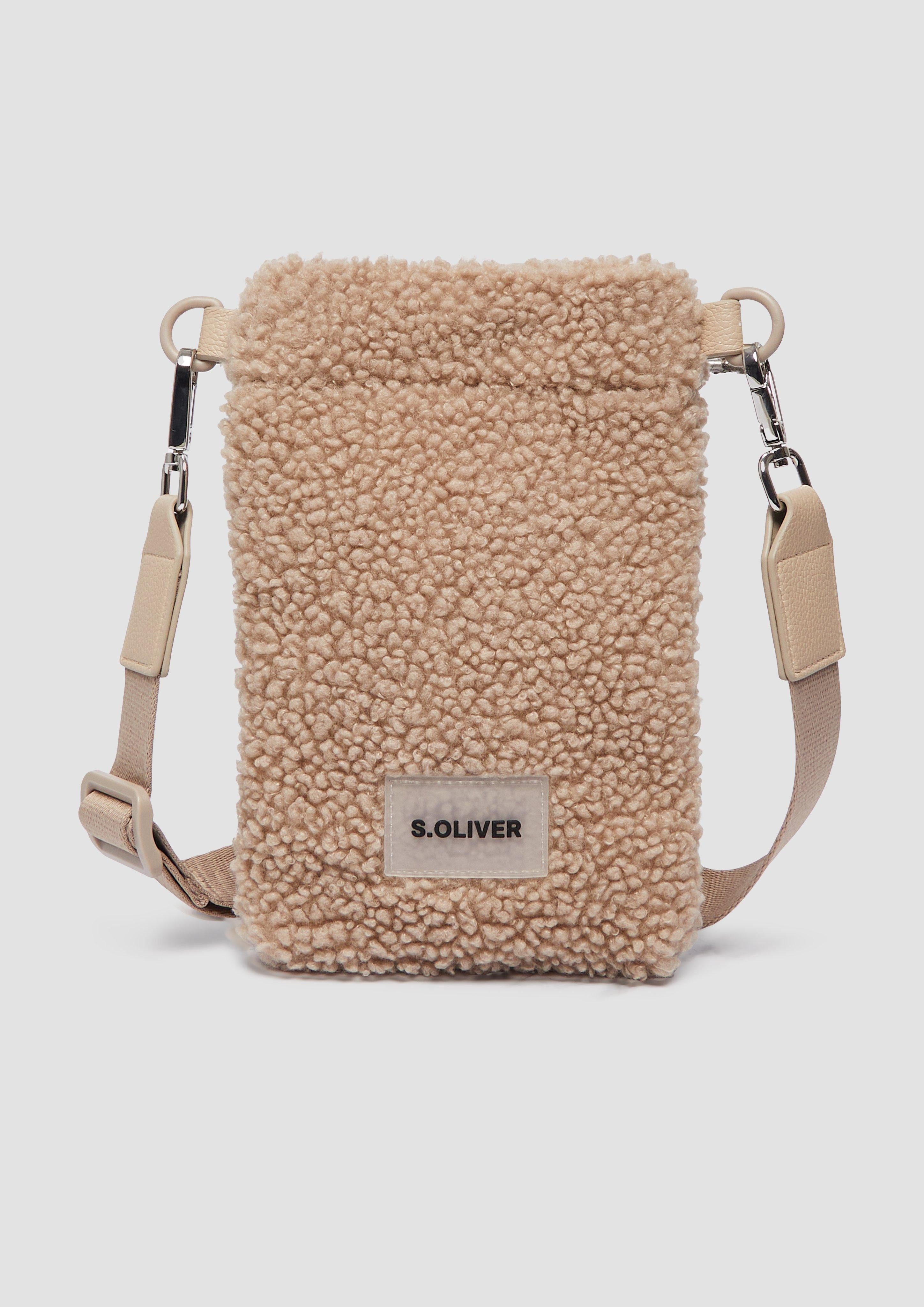 s.Oliver Tragetasche Handy-Tasche aus Teddyplüsch günstig online kaufen