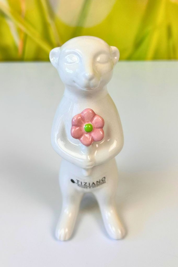 TIZIANO - DESIGN & EMOTIONS Dekofigur Deko Erdmännchen Oskar mit Blume in 3 Farben
