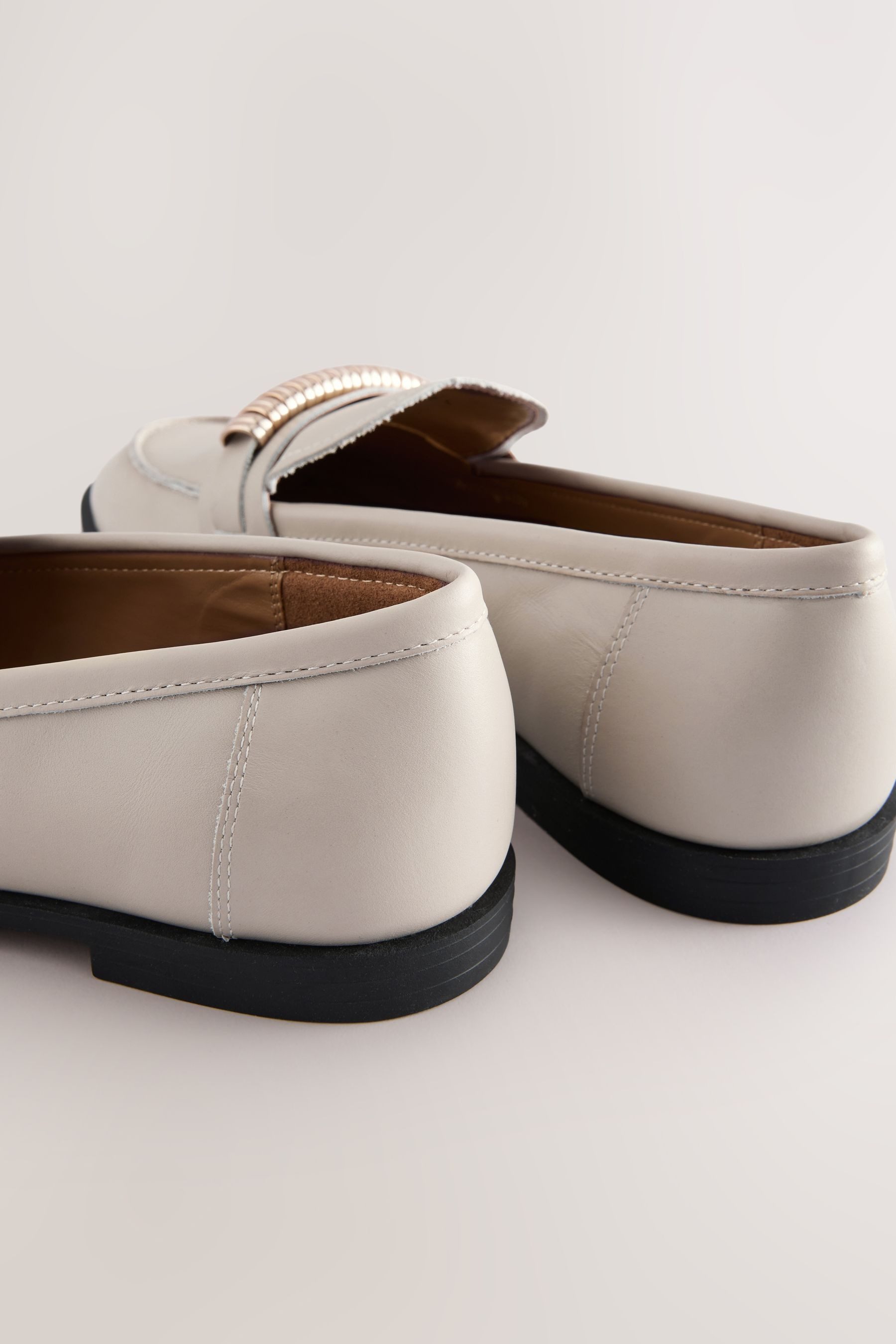 Next Forever Comfort® Loafer aus Leder mit Kettendetail Loafer (1-tlg)