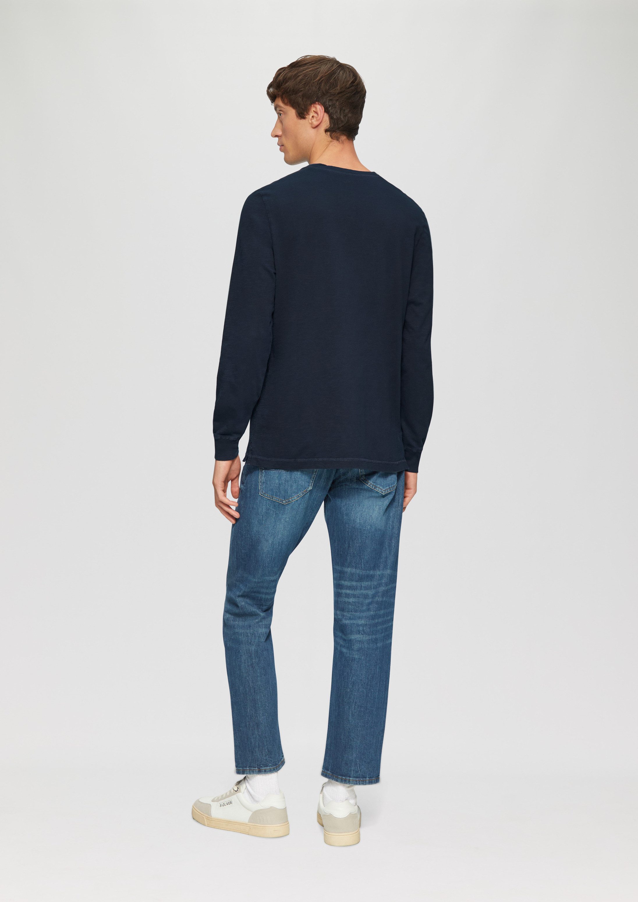 s.Oliver Langarmshirt T-Shirt Langarmshirt mit Henley-Ausschnitt und Garment Dye