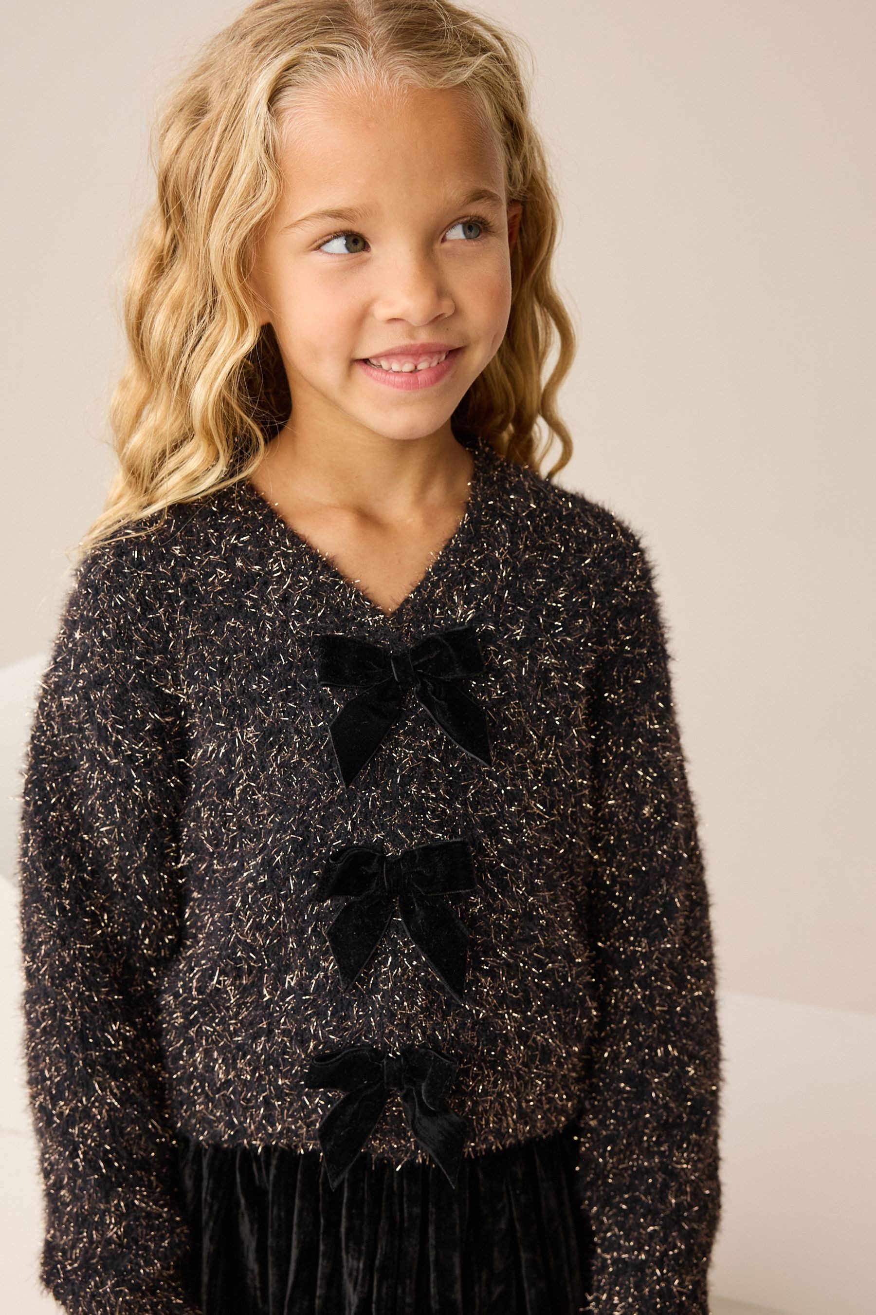 Next Strickjacke Strickjacke mit V-Ausschnitt und Schleife (1-tlg)