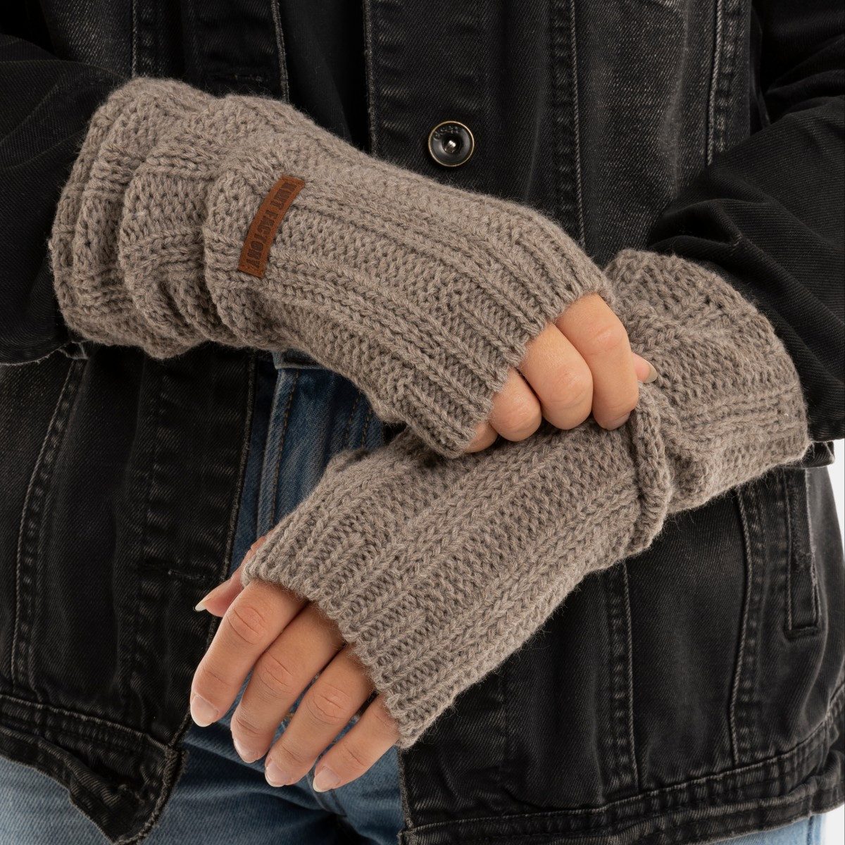 Knit Factory Armstulpen Nica Armstulpen Marron One Size Gestreift (Set, 1-St., Spar-Set) Strick accesoires Wohnen sale winter herbst deko mode Damen Herren