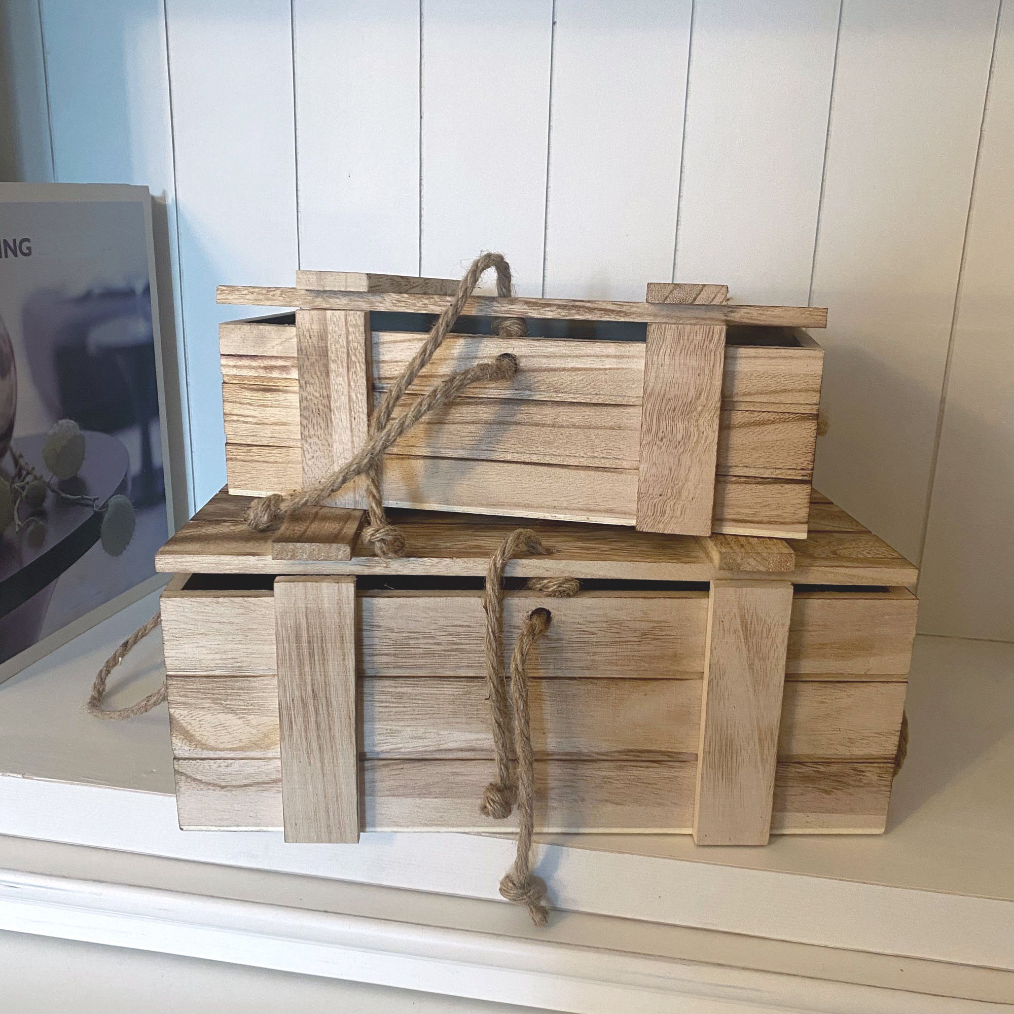 UNUS HOME Dekokiste Holzkisten geflammt mit Deckel und Seilgriffen (1 St., 1-teilig: Holzkiste mit Deckel geflammtes Holz 30x10x18,5 cm Griffe), Schatzkiste, Holzkasten, Truhe, Aufbewahrung, Geschenkbox, Holztruhe