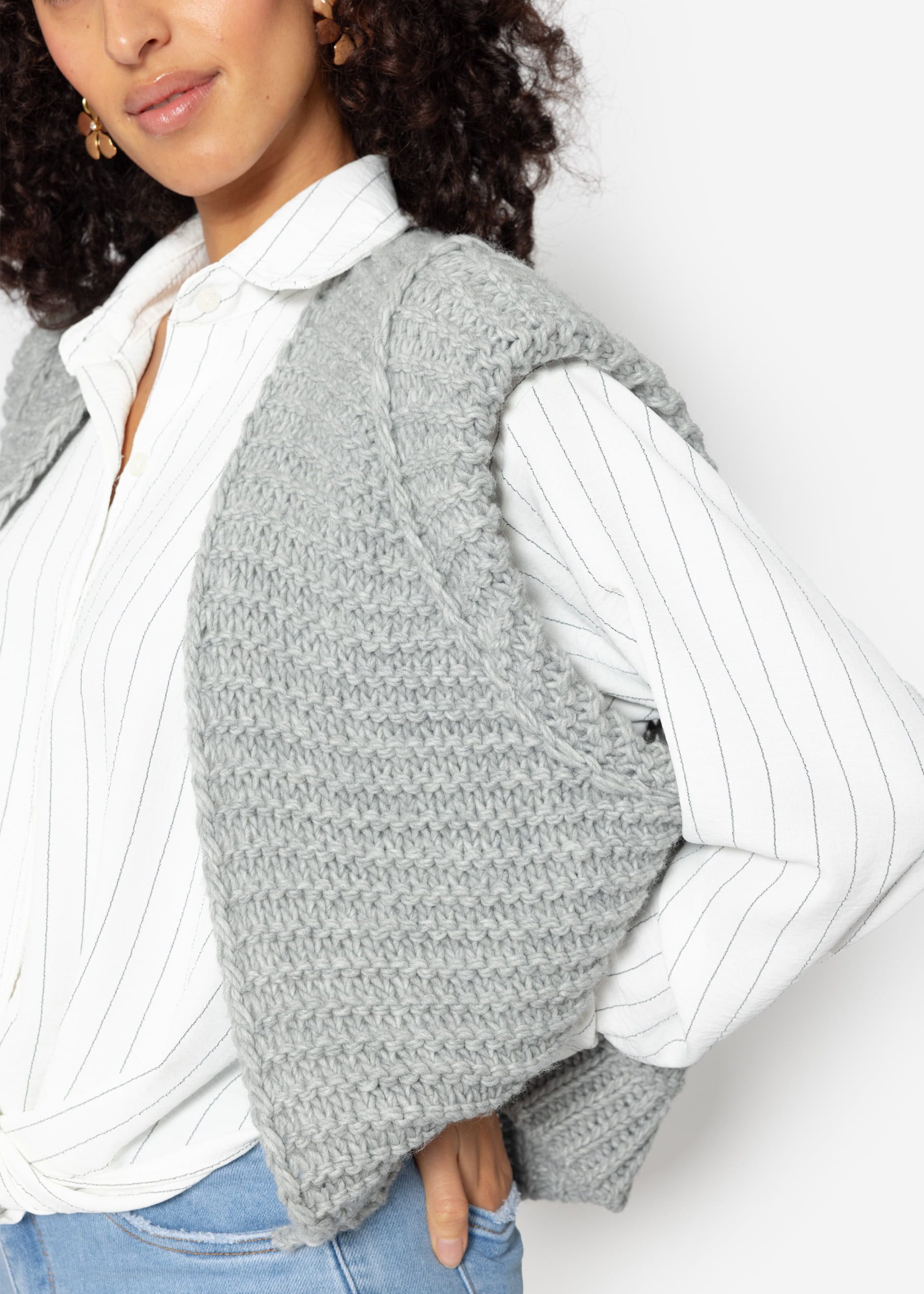 SASSYCLASSY Strickweste Strickweste Damen mit strukturierten Schultern Grobgestrickte ärmellose Strickweste mit betonter Schultersilhouette