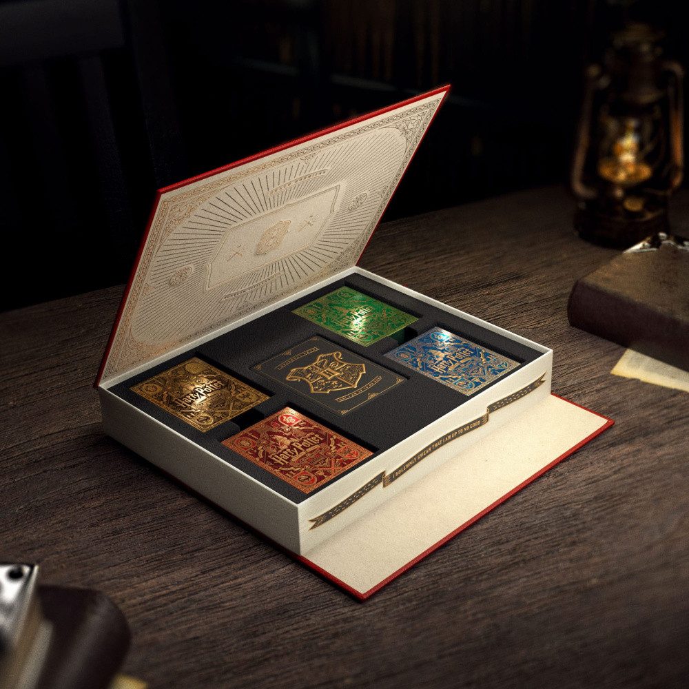 Theory11 Spiel Harry Potter Spielkarten Box Set (4 Decks)