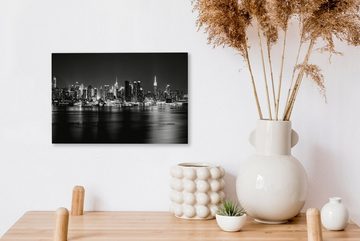 OneMillionCanvasses® Leinwandbild Reflektierte Skyline von New York - schwarz und weiß, (1 St), Wandbild Leinwandbilder, Aufhängefertig, Wanddeko, 30x20 cm