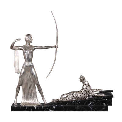Casa Padrino Dekofigur Bronzefiguren Diana mit Bogen und Leopard auf Marmorsockel Silber / Schwarz 85 x 13 x H. 82 cm - Luxus Deko Diana Göttin der Jagd