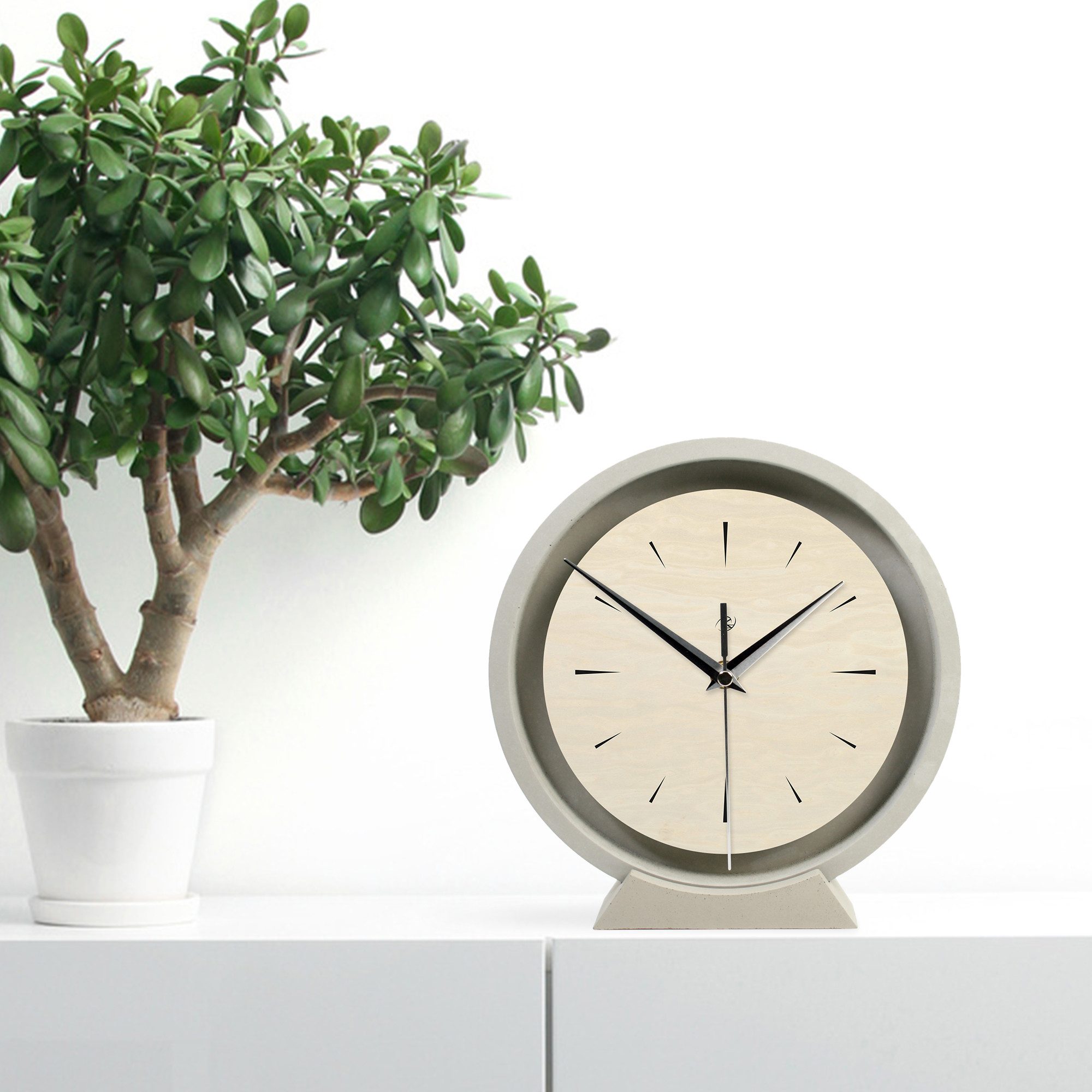 Kreative Feder Standuhr Tischuhr aus Beton im Industrial Look mit exklusive günstig online kaufen