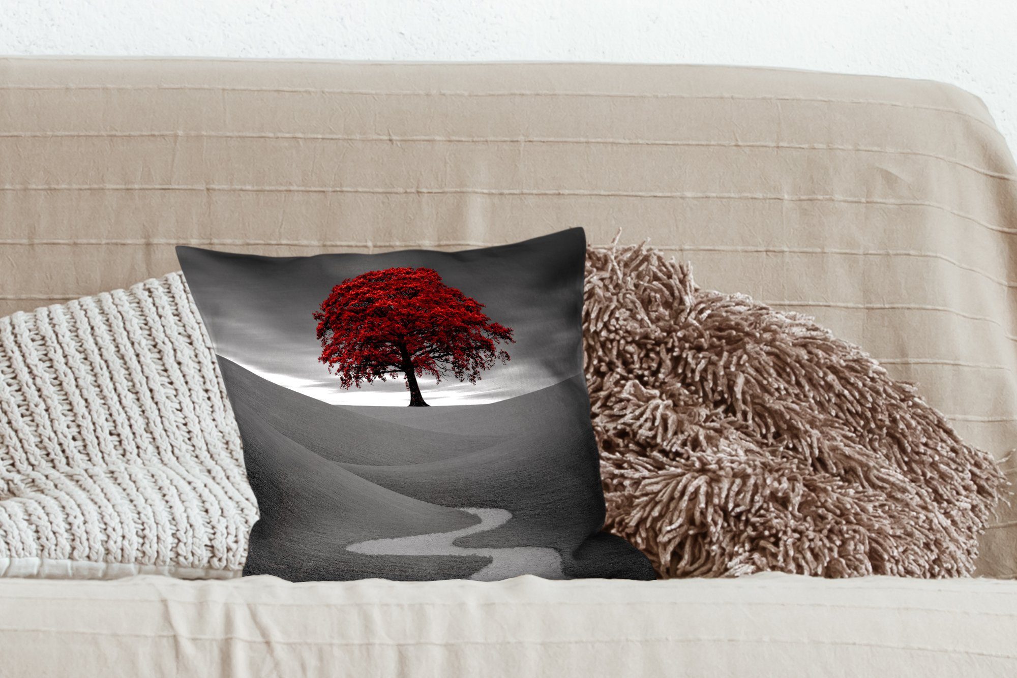 Deko, mit MuchoWow roten Zierkissen Schwarz-Weiß-Foto Baum, mit einem für Füllung Schlafzimmer, Dekokissen Wohzimmer, Sofakissen