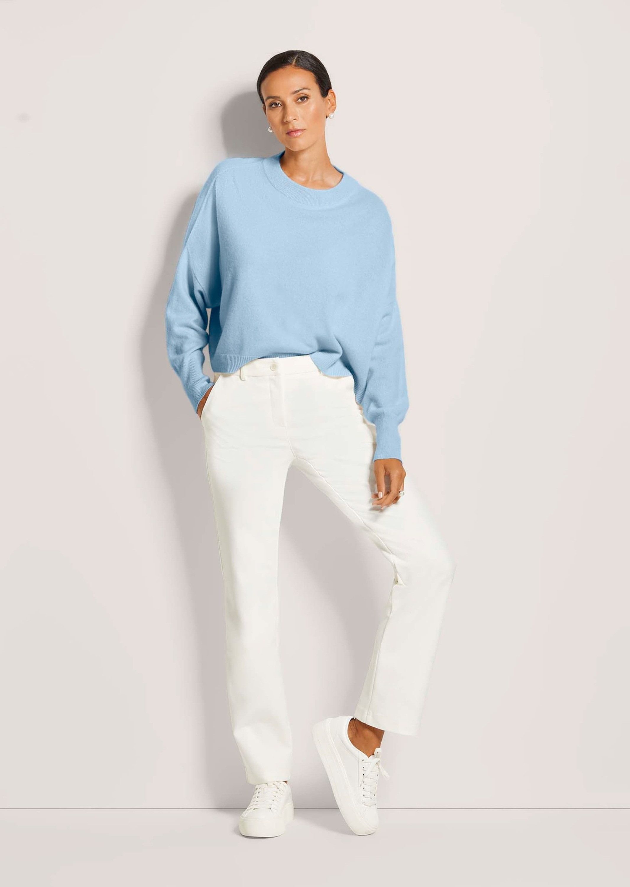 MADELEINE Strickpullover Kaschmir Pullover mit Rundhalsausschnitt Oversized-Design mit edlen Biesen-Akzenten, bequem, lange Ärmel