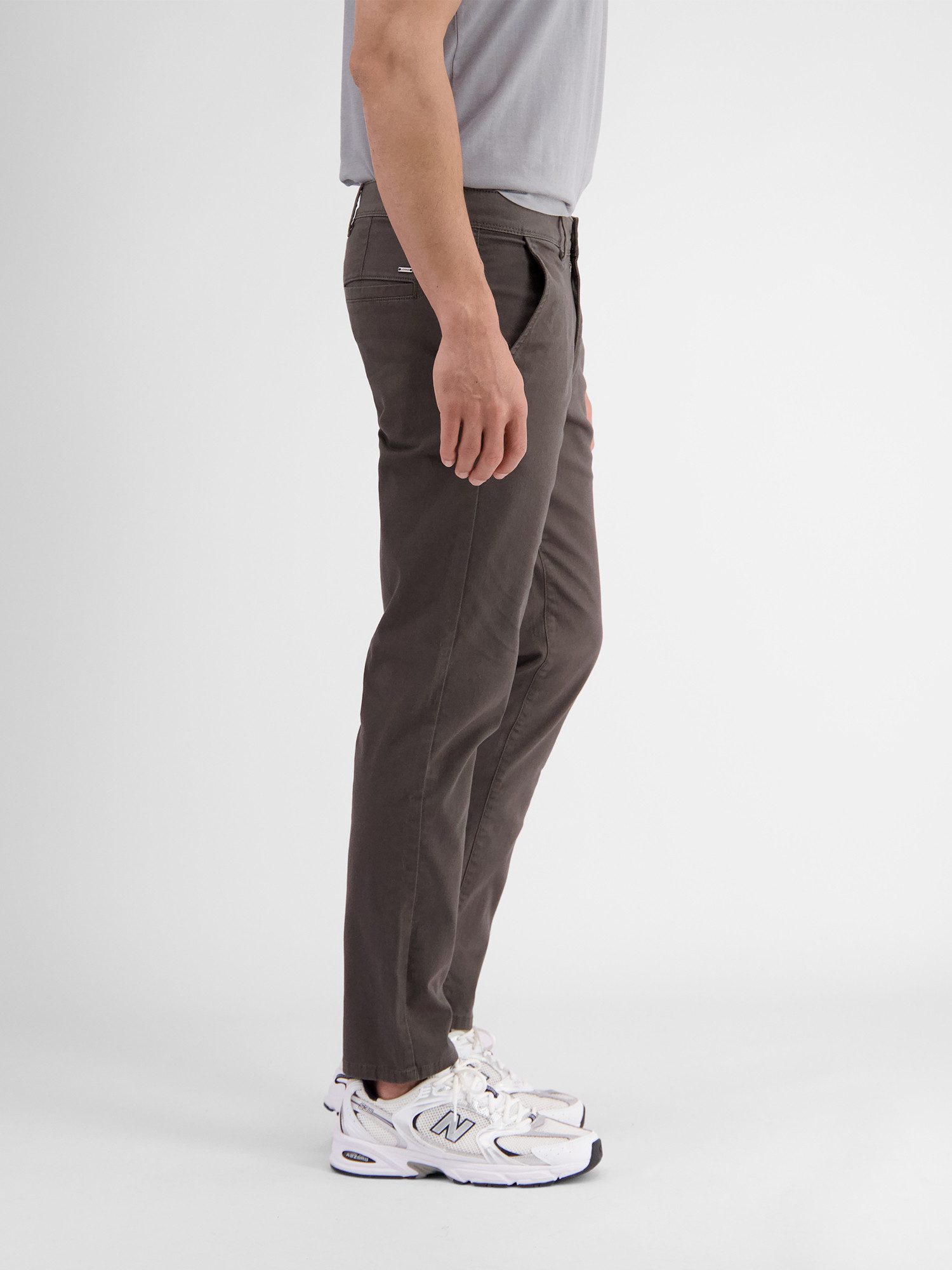 LERROS Chinohose Chino mit Stretchanteil, Comfort Fit Bequeme Herren Chinohose mit Stretch, bequem für Alltag und Büro – Bild 5 von 5