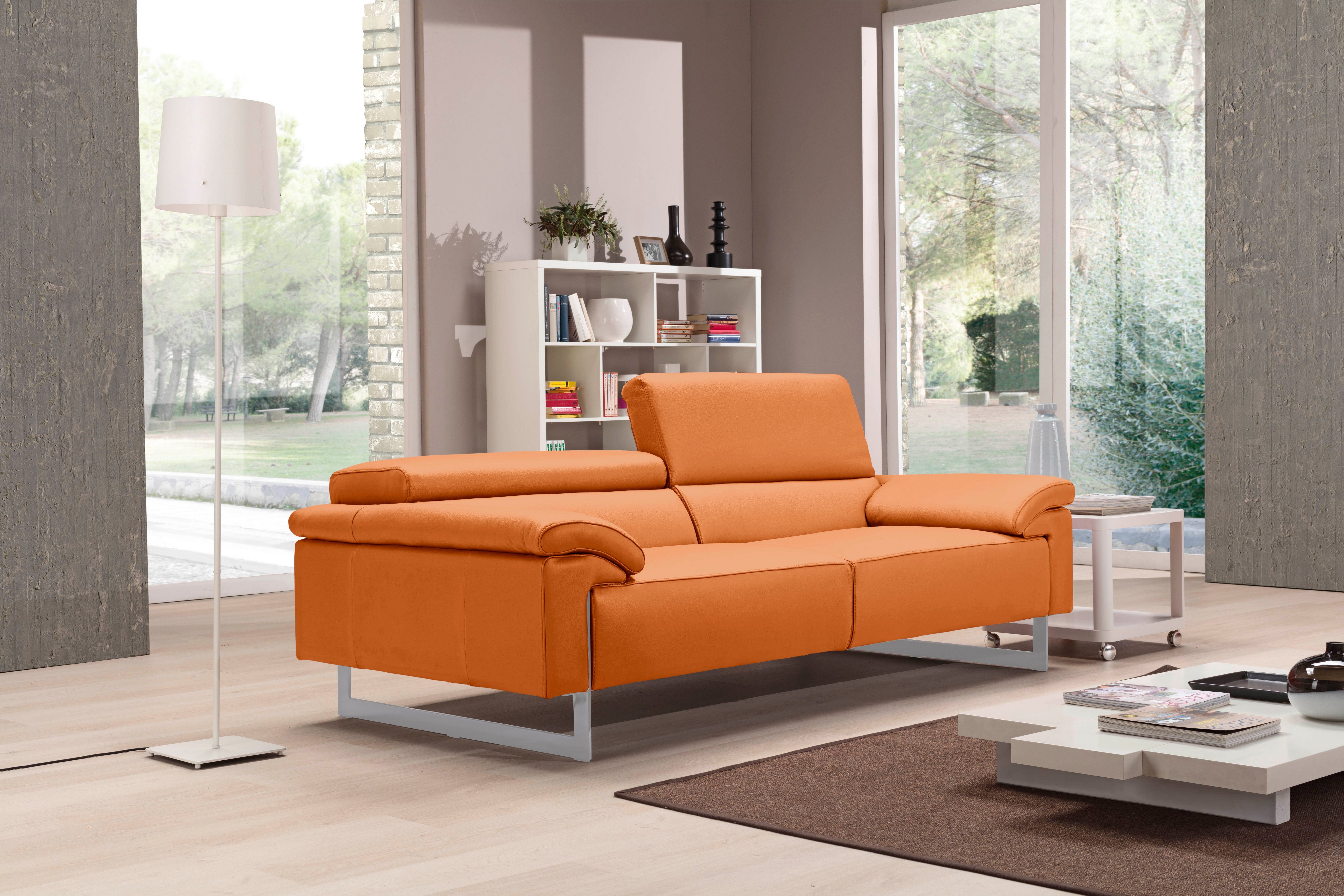 Egoitaliano 2,5-Sitzer Malika, Designsofa mit hohem Sitzkomfort, edel und bequem, inkl. Kopfteilverstellung und chromfarbenen Metallfüßen