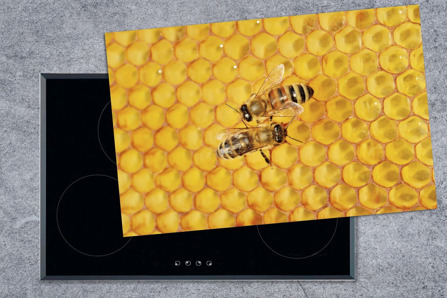 MuchoWow Herdblende-/Abdeckplatte tlg), 81x52 auf Honigbienen für einer Ceranfeldabdeckung die Honigwabe, Induktionskochfeld Schutz küche, (1 Vinyl, cm, Zwei