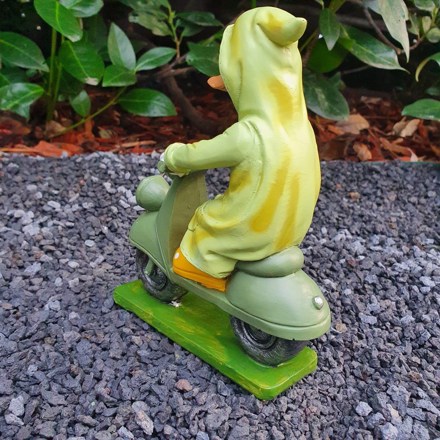 wetterfest cm Regenmantel 16 Ente auf Gartenfigur mit Aspinaworld Roller