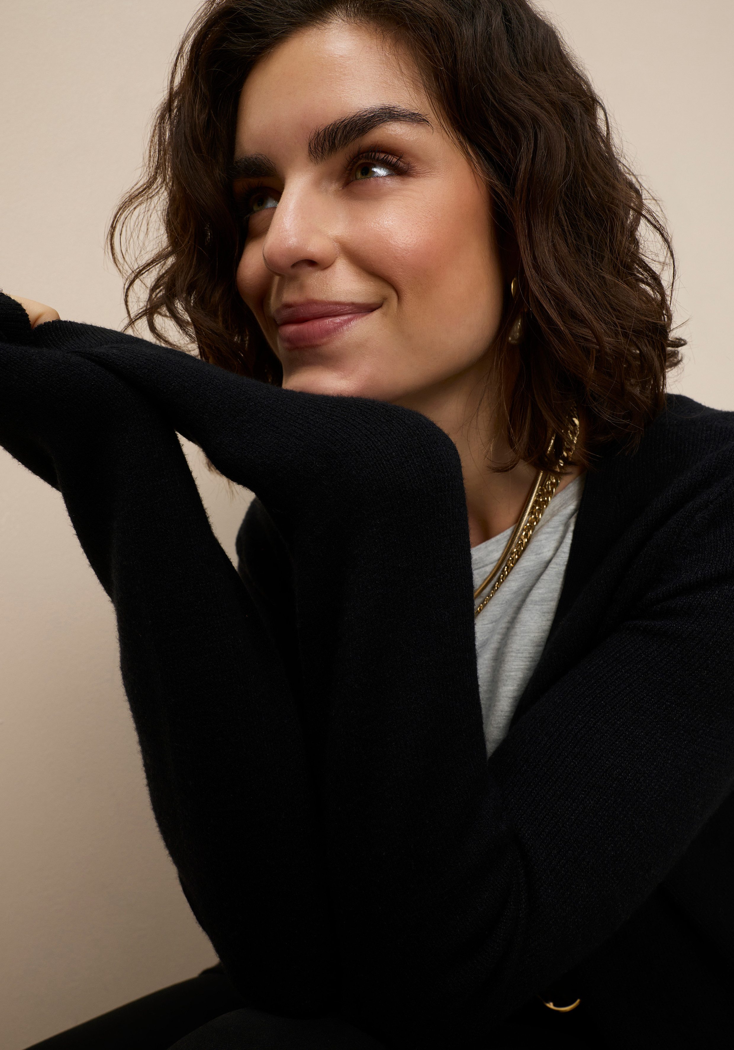 Tamaris Strickjacke mit Taschen, perfekt für laue Sommerabende