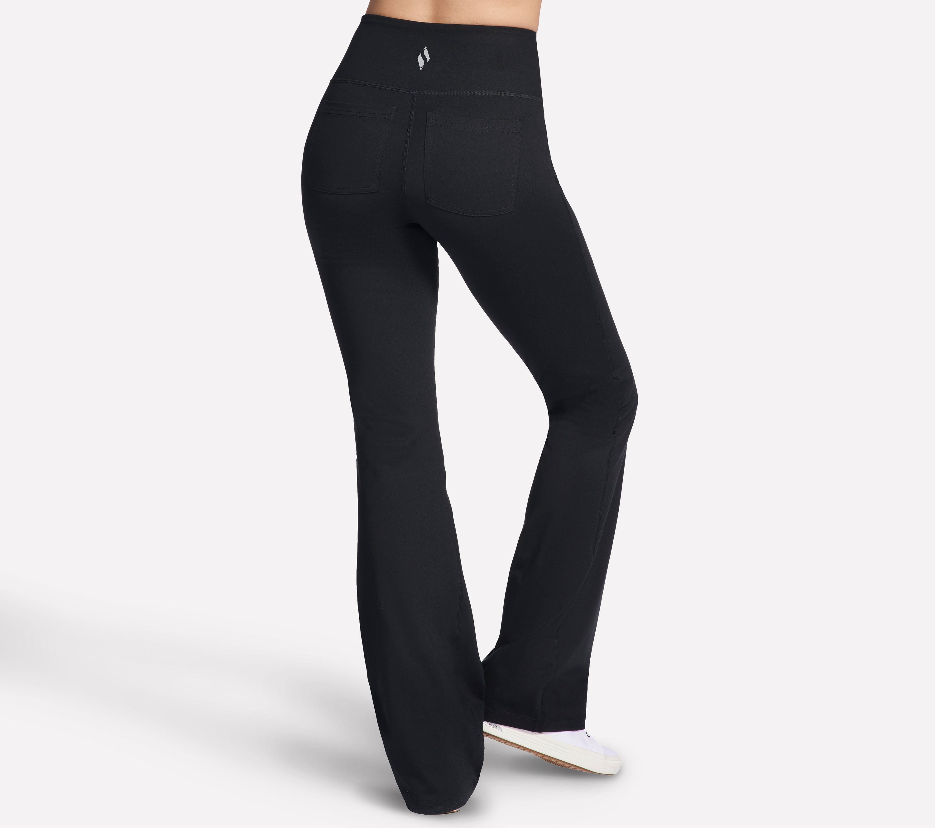 Skechers Funktionshose GOFLEX SLIM PANT mit aufgesetzten Gesäßtaschen, aus weichem Funktionsmaterial