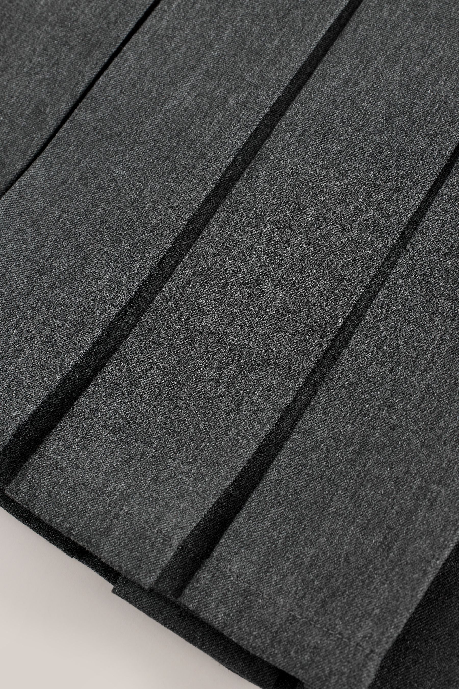 Clarks Plisseekleid Clarks Girls plissiertes Trägerkleid mit RV vorne (1-tlg)