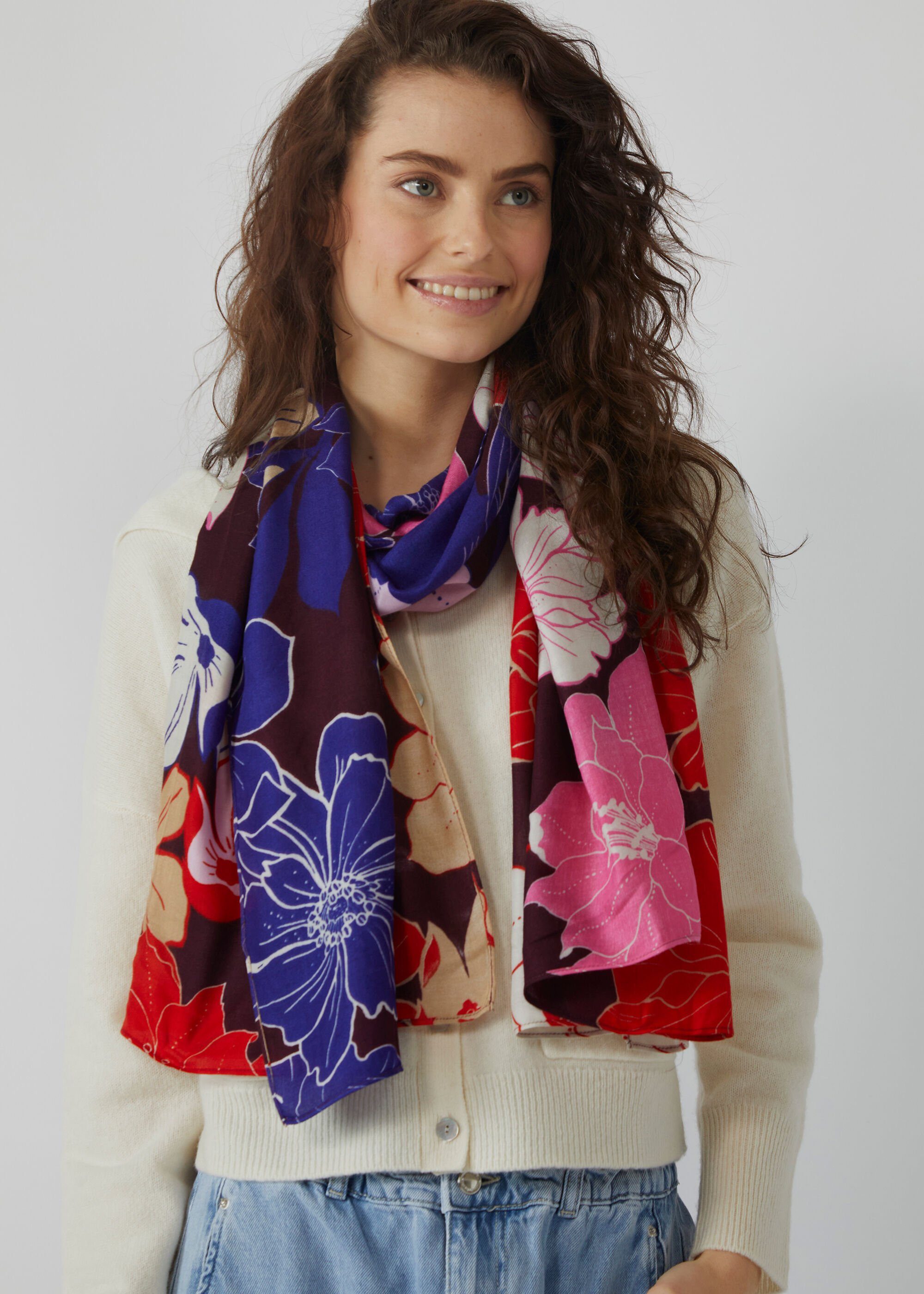 Codello Modeschal Schal Flower mit Viskose Blumenmuster aus Print, mit nachhaltiger plakativem