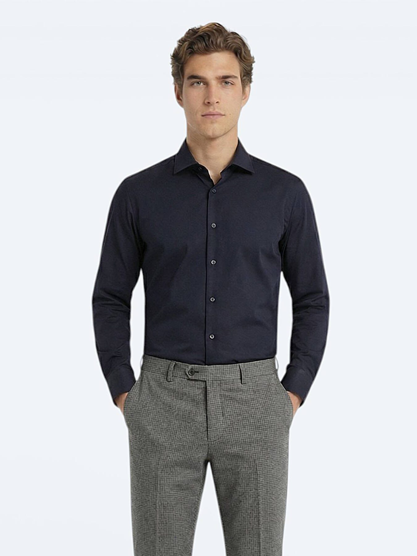 KİP Hemdbluse Schwarzes, schlichtes Slim-Fit-Hemd aus 100 % Baumwolle mit Webmuster.