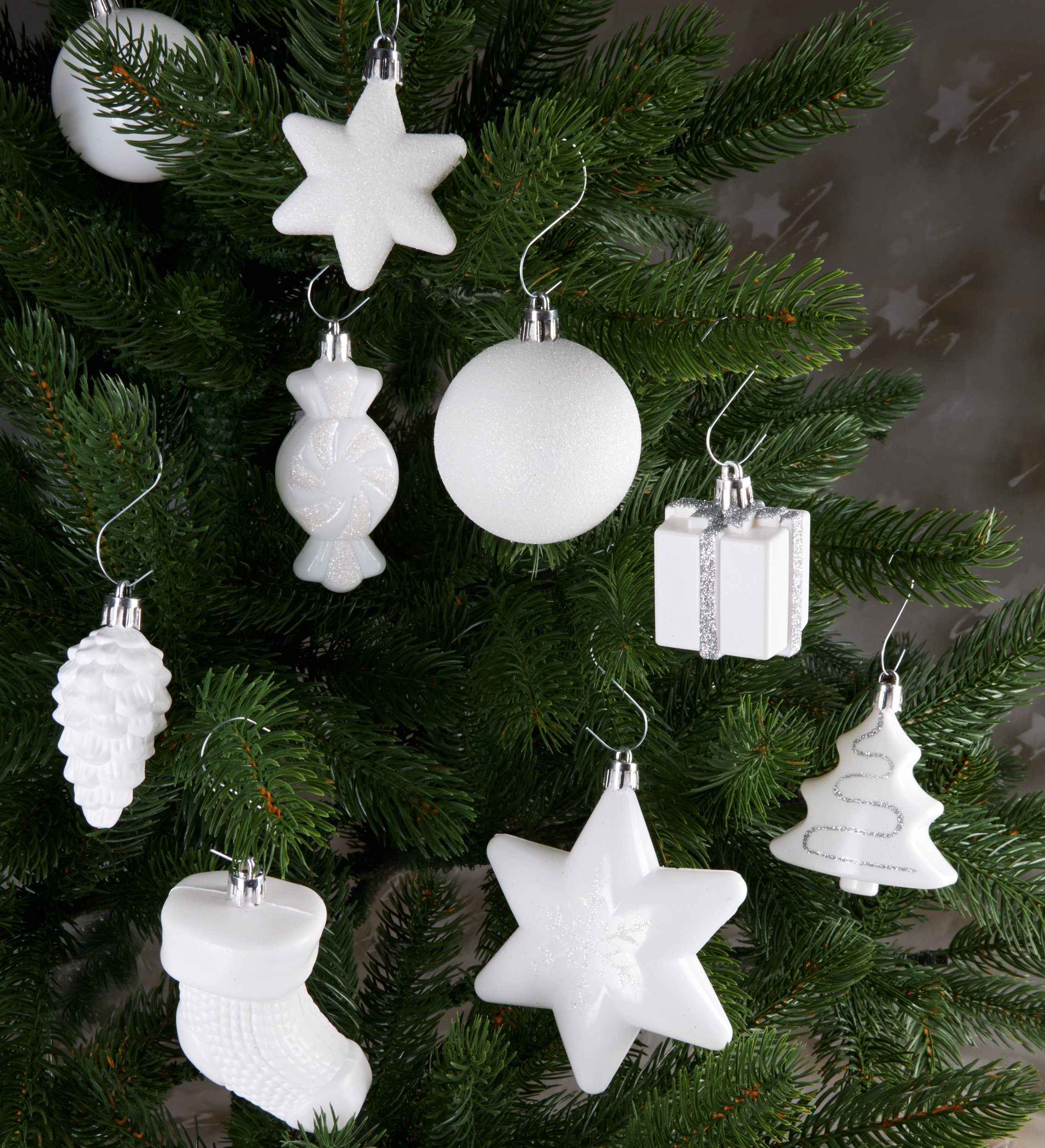 Weihnachtsdekoration 77-teiliges BRUBAKER Kunststoff, Weihnachtskugel-Set, Christbaumschmuck Weiß aus Baumkugeln Weihnachtsbaumkugel