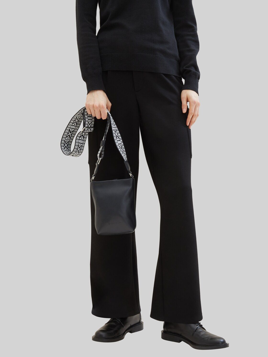 TOM TAILOR Handytasche Bags, TTPALINA Smartphone Tasche mit gemustertem Webriemen