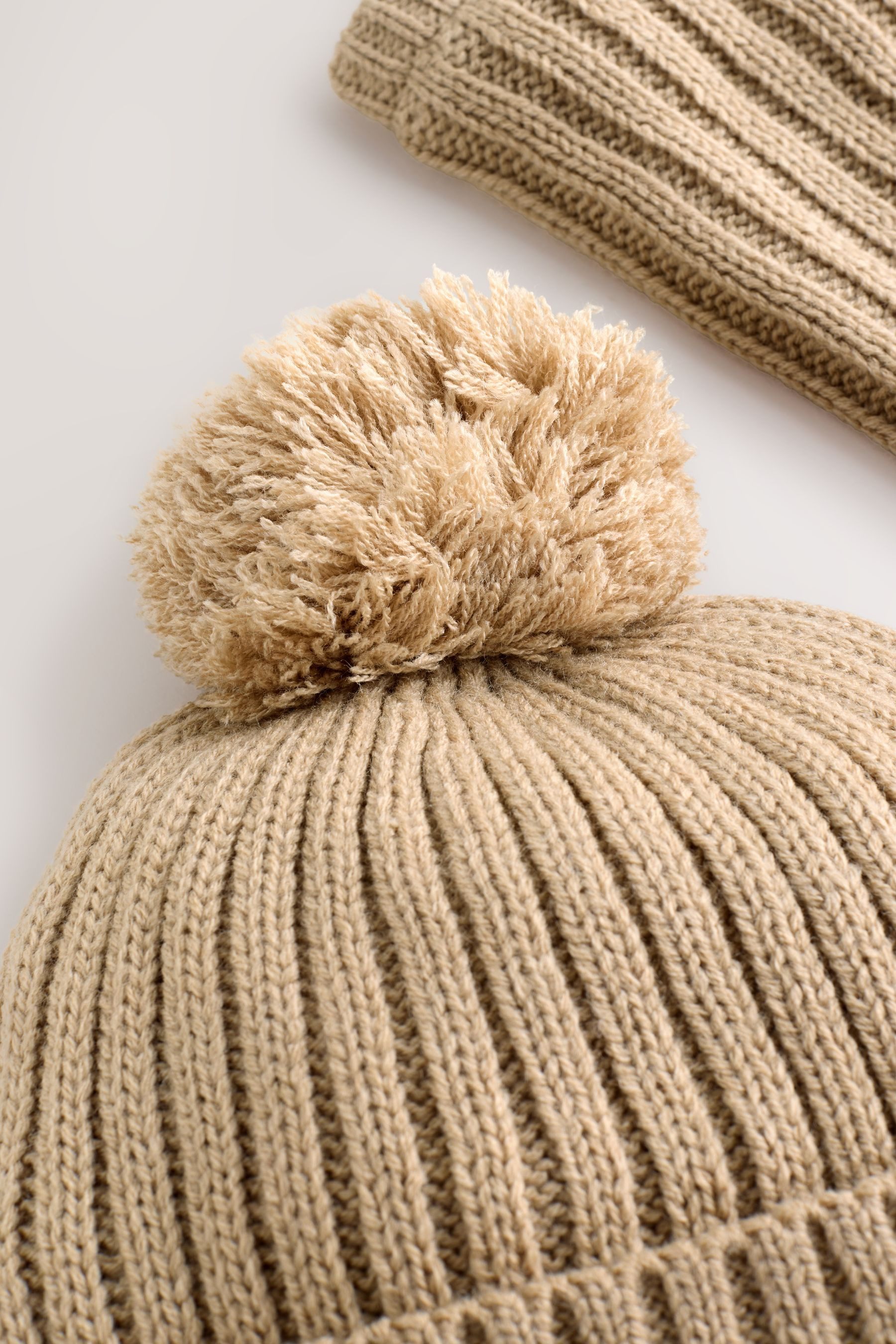 Next Beanie Bommelmütze und Schlauchschal im 2er-Set (2-St) – Bild 2 von 4