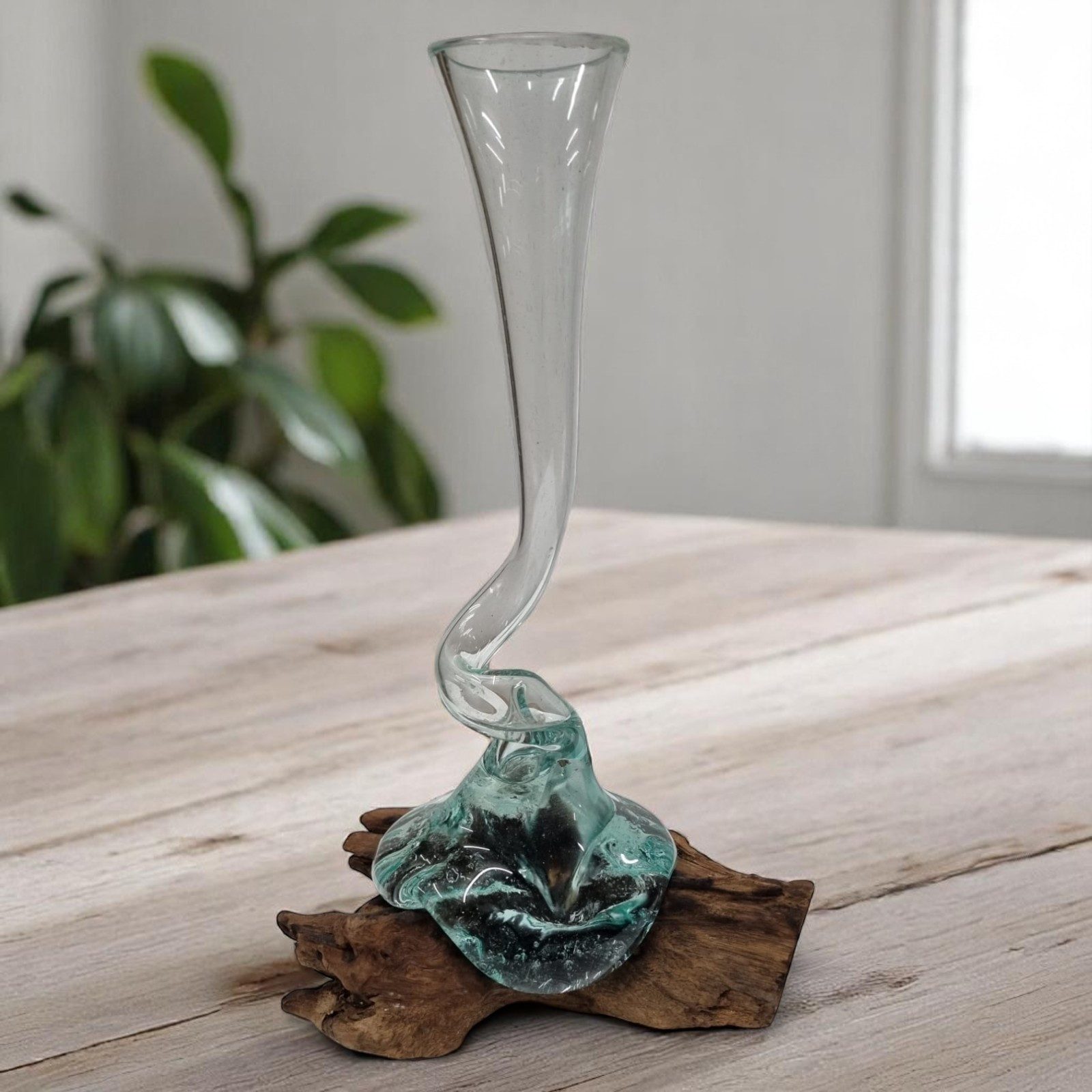 Dekovase Geschmolzenes Glas auf Holz Vase