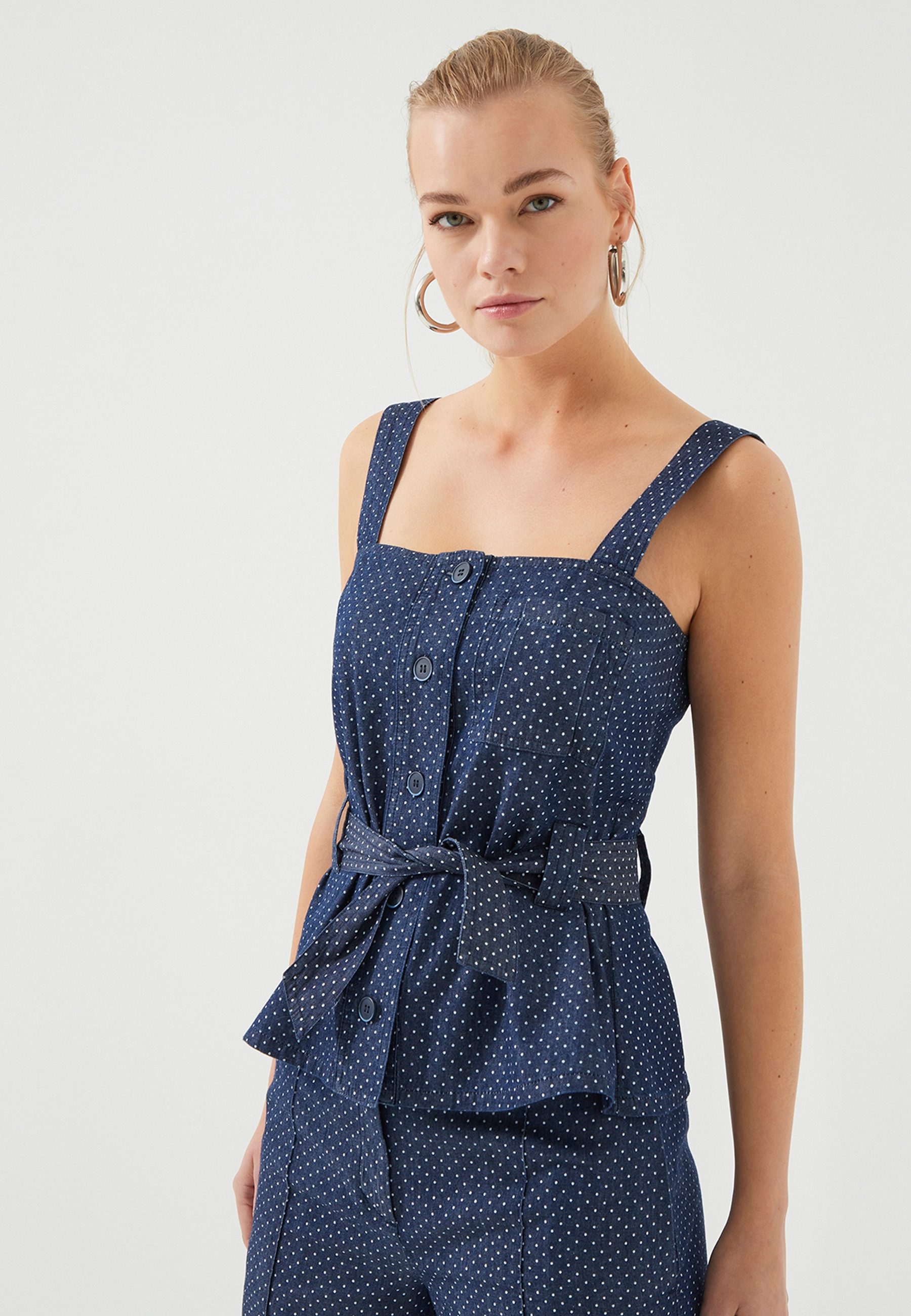 Blusentop Breite Bluse mit gepunkteten Trägern