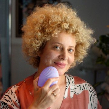 FOREO Elektrische Gesichtsreinigungsbürste LUNA™ 4 plus sensitive skin