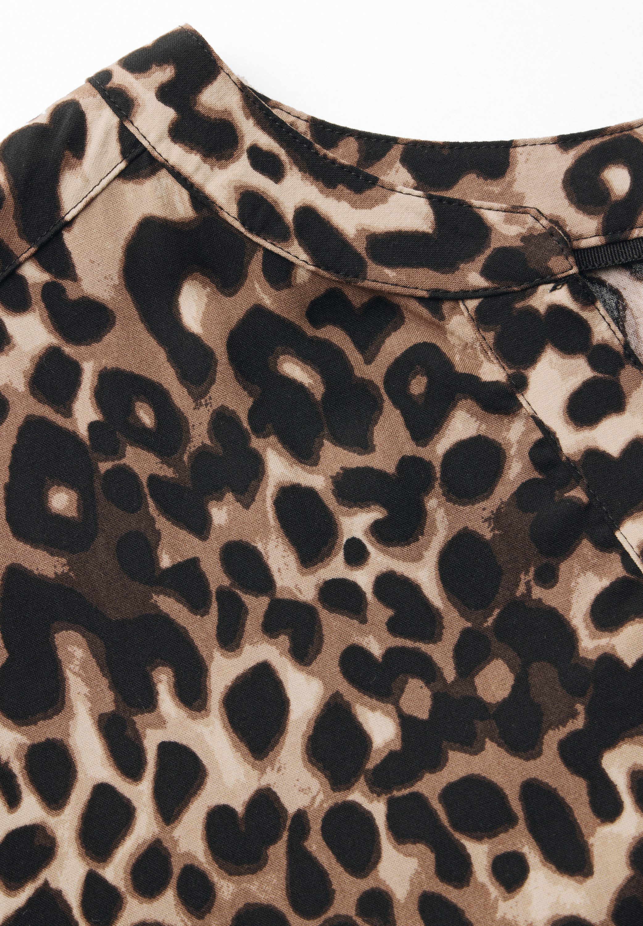 STREET ONE Hemdbluse mit geschlitztem Rundhalsausschnitt