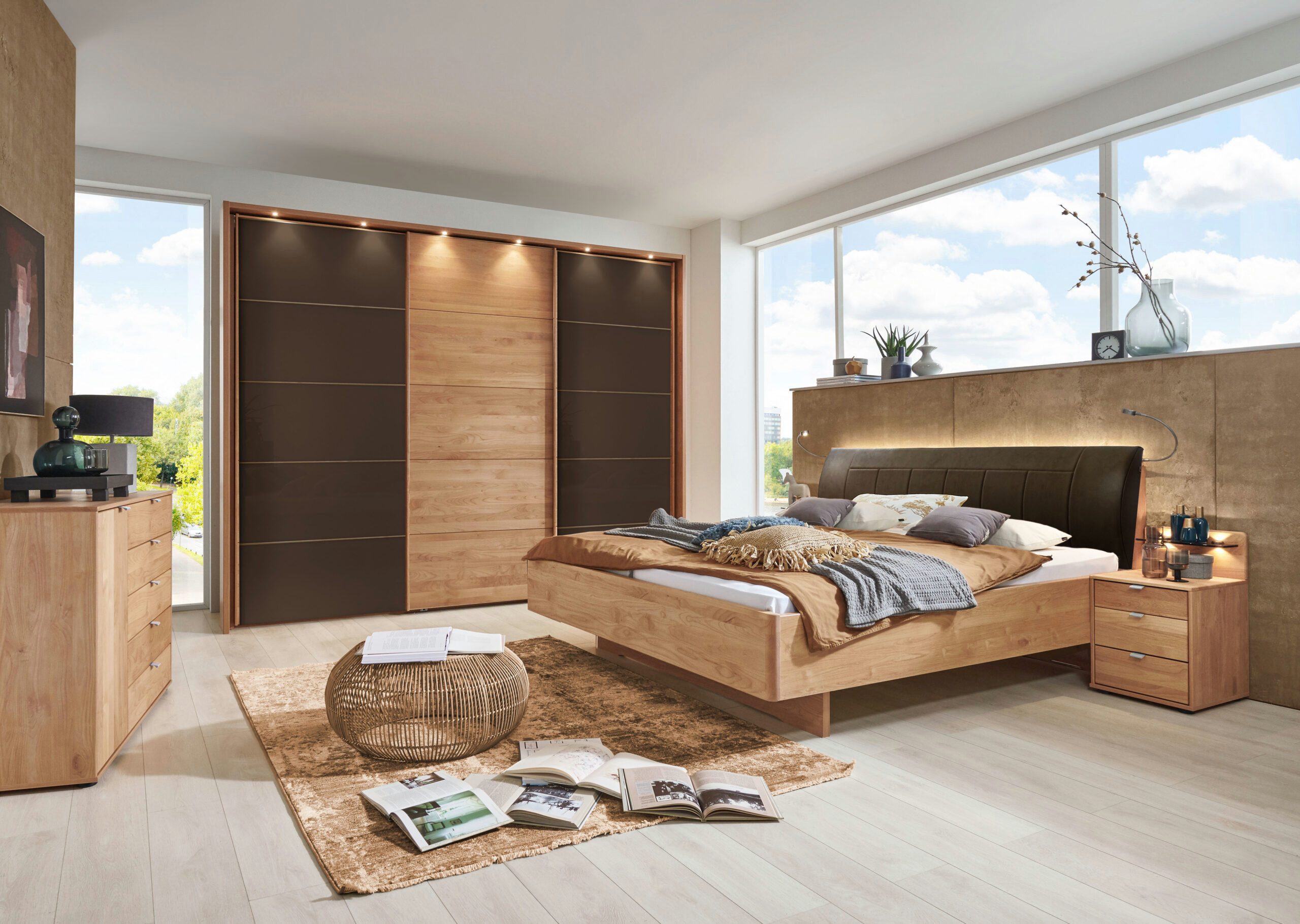 möbel-direkt.de Komplettschlafzimmer Arden Teilmassiv Erle und Mocca-Glas, (Komplett-Set, 4-tlg., mit verschiedenen Schrankvarianten wählbar), Made in Germany, inkl. Passepartout mit integrierter LED-Beleuchtung