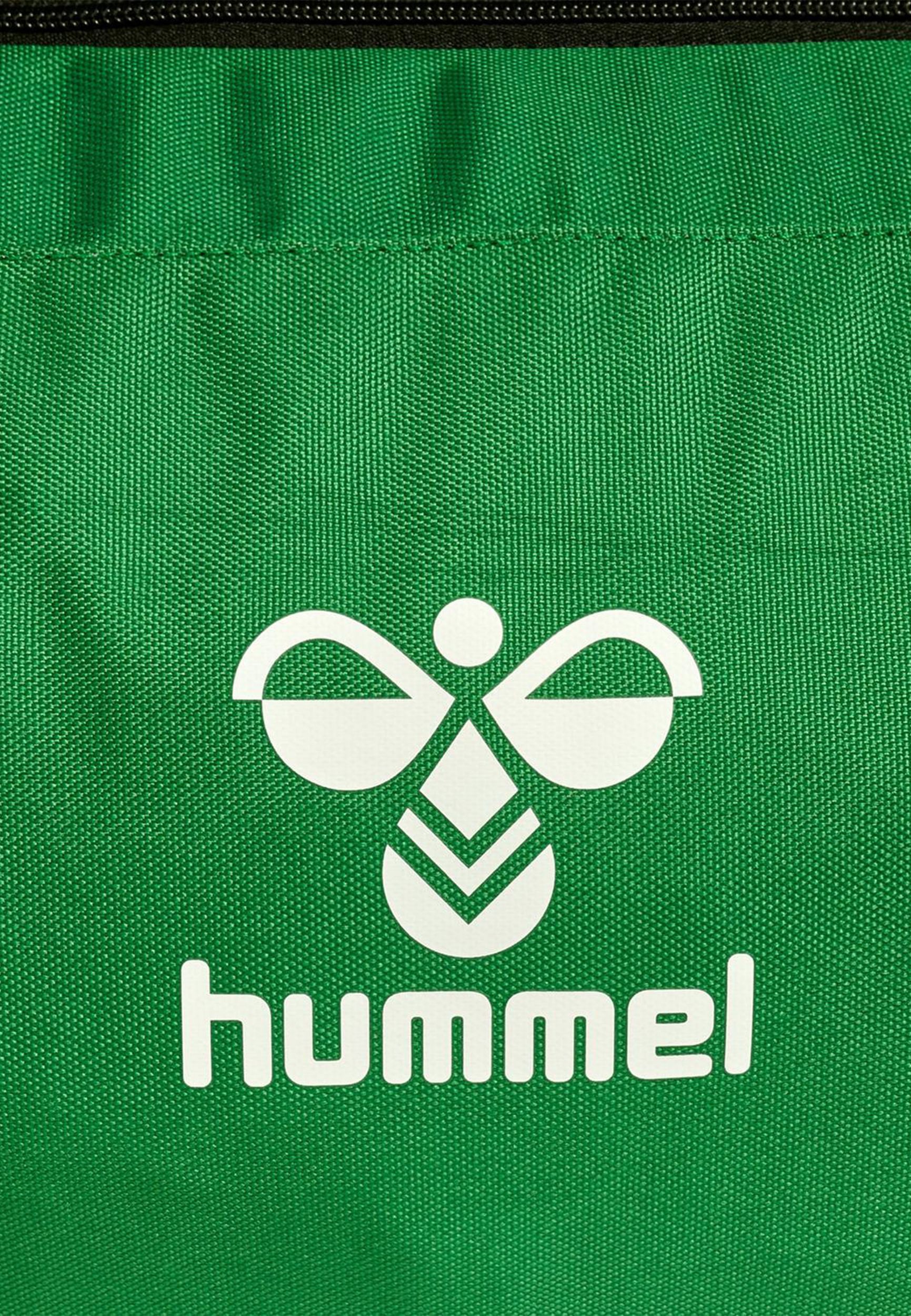 hummel Sporttasche Sporttasche mit Schultergurt und stabilem Boden (sportlich), hmlCORE 2.0 SPORTS BAG