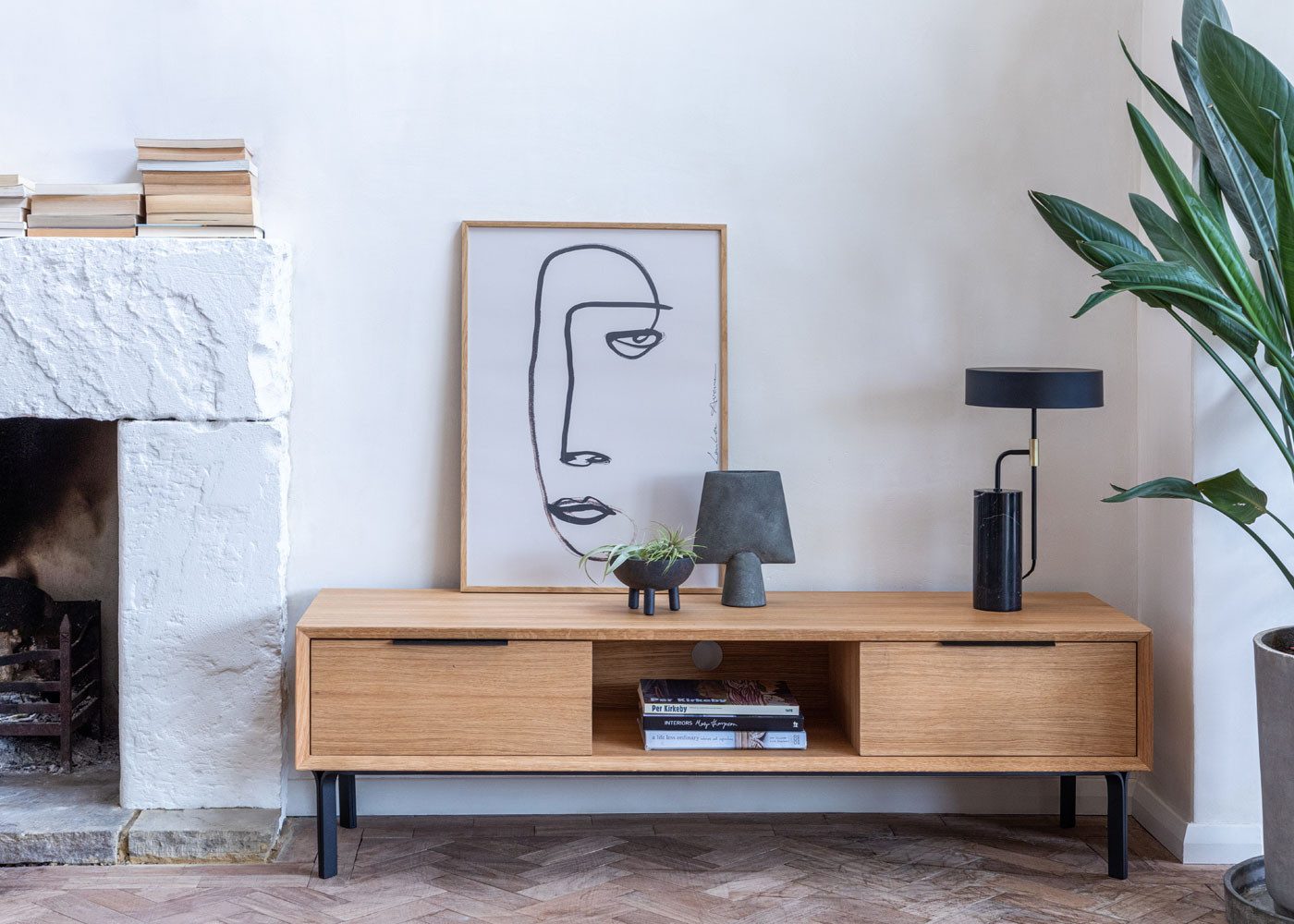 Woodek Design TV-Schrank BERGEN, TV-Lowboard aus massiver Eiche und Eichenfurnier, natur (Offenes Fach mit Kabeldurchführung integriert, 1-St., Oberfläche geölt) Breite 200 cm, Tiefe 40 cm, Höhe 45 cm