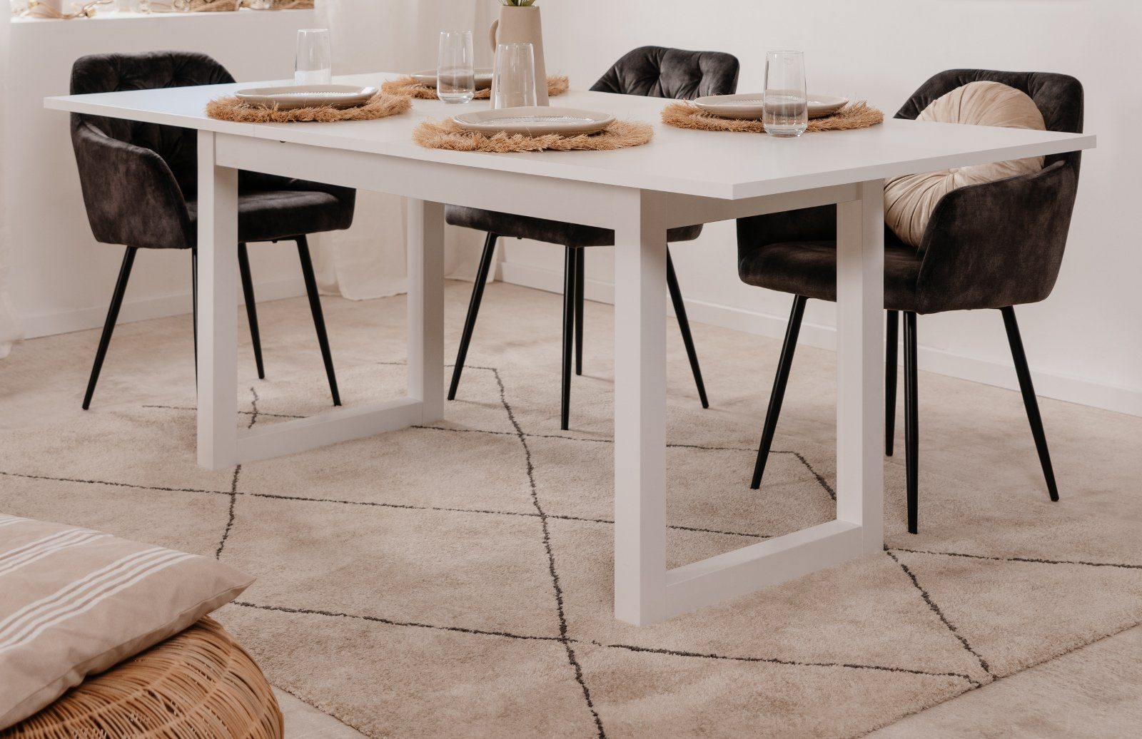 Furn.Design Esstisch Malta (Küchentisch in weiß, ausziehbar 160 - 200 cm), bis zu 8 Personen