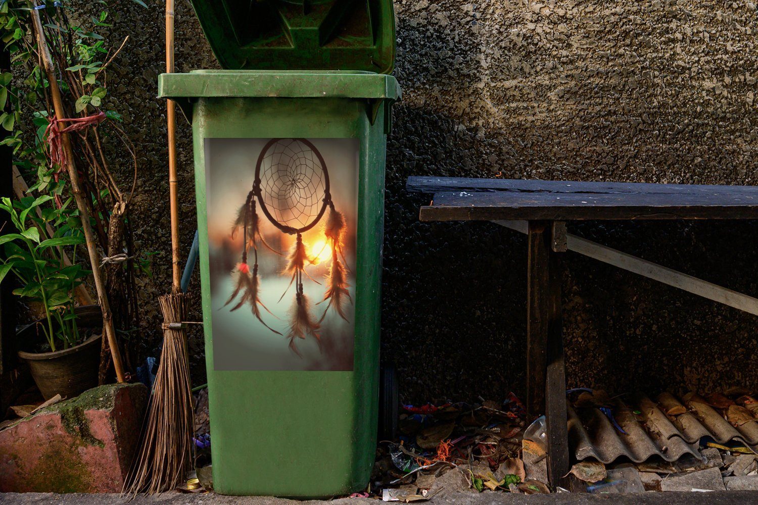 St), (1 vor Traumfängers Sonnenuntergang Container, MuchoWow eines Eine Wandsticker Mülleimer-aufkleber, einem Sticker, Mülltonne, Abfalbehälter Nahaufnahme