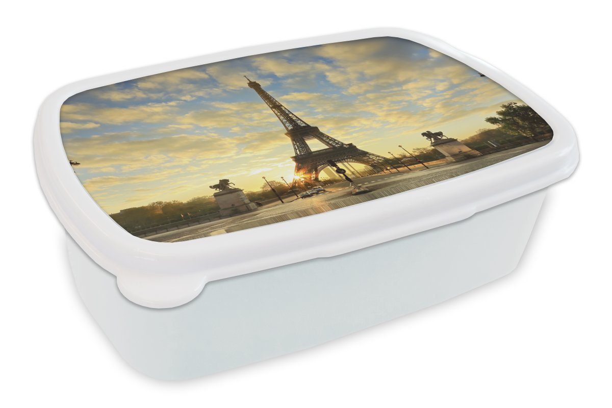 einem Jungs Brotbox (2-tlg), Kinder und Lunchbox MuchoWow Eiffelturm Erwachsene, Kunststoff, aufgrund, weiß orangefarbenen Der für und Brotdose, mit für Himmel einzigartigen Mädchen