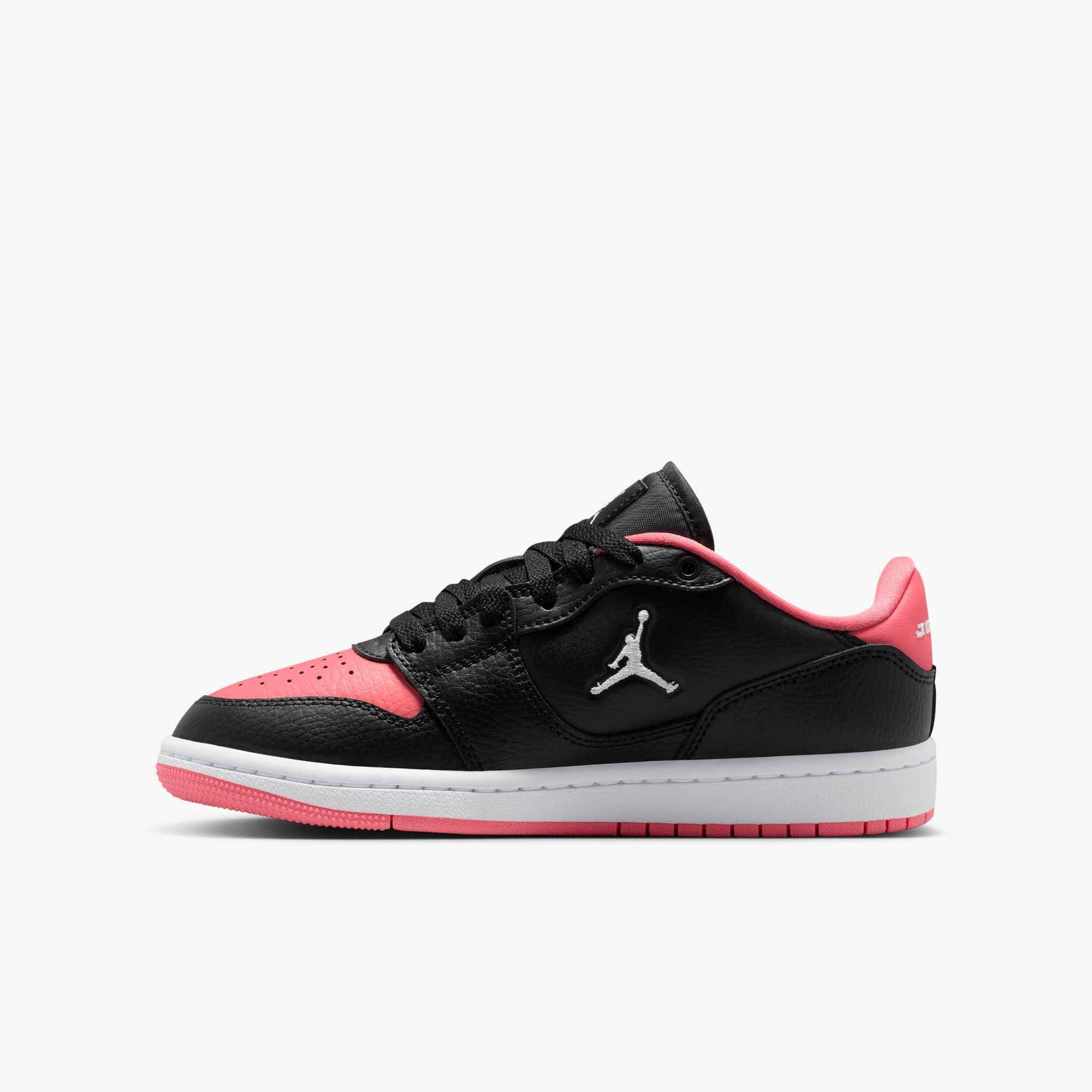Jordan Jordan Court Connect Low Sneaker inspiriert vom Look des Air Jordan 1